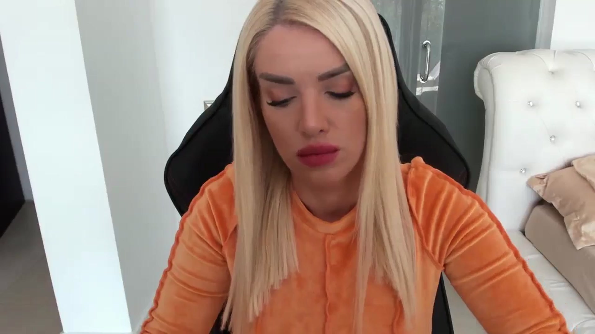 Gallery image thumbnail from Allesia_'s myfreecams stream on, 10/18/2024, 11:30 image 5 of 20