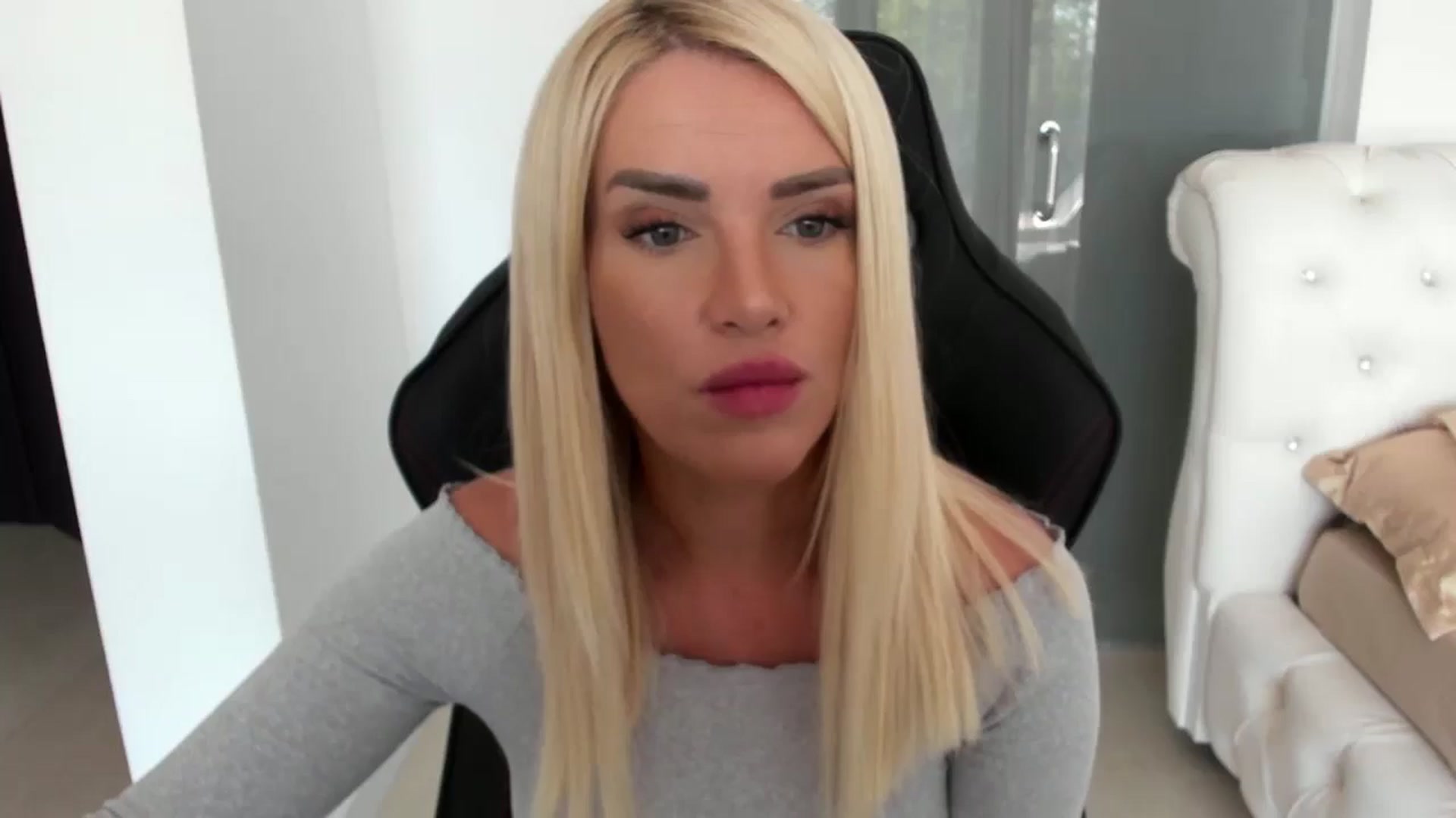 Gallery image thumbnail from Allesia_'s myfreecams stream on, 10/19/2024, 12:19 image 1 of 20