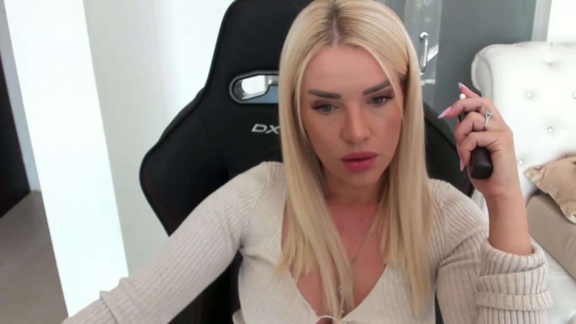 Gallery image thumbnail from Allesia_'s myfreecams stream on, 10/20/2024, 10:29 image 2 of 20