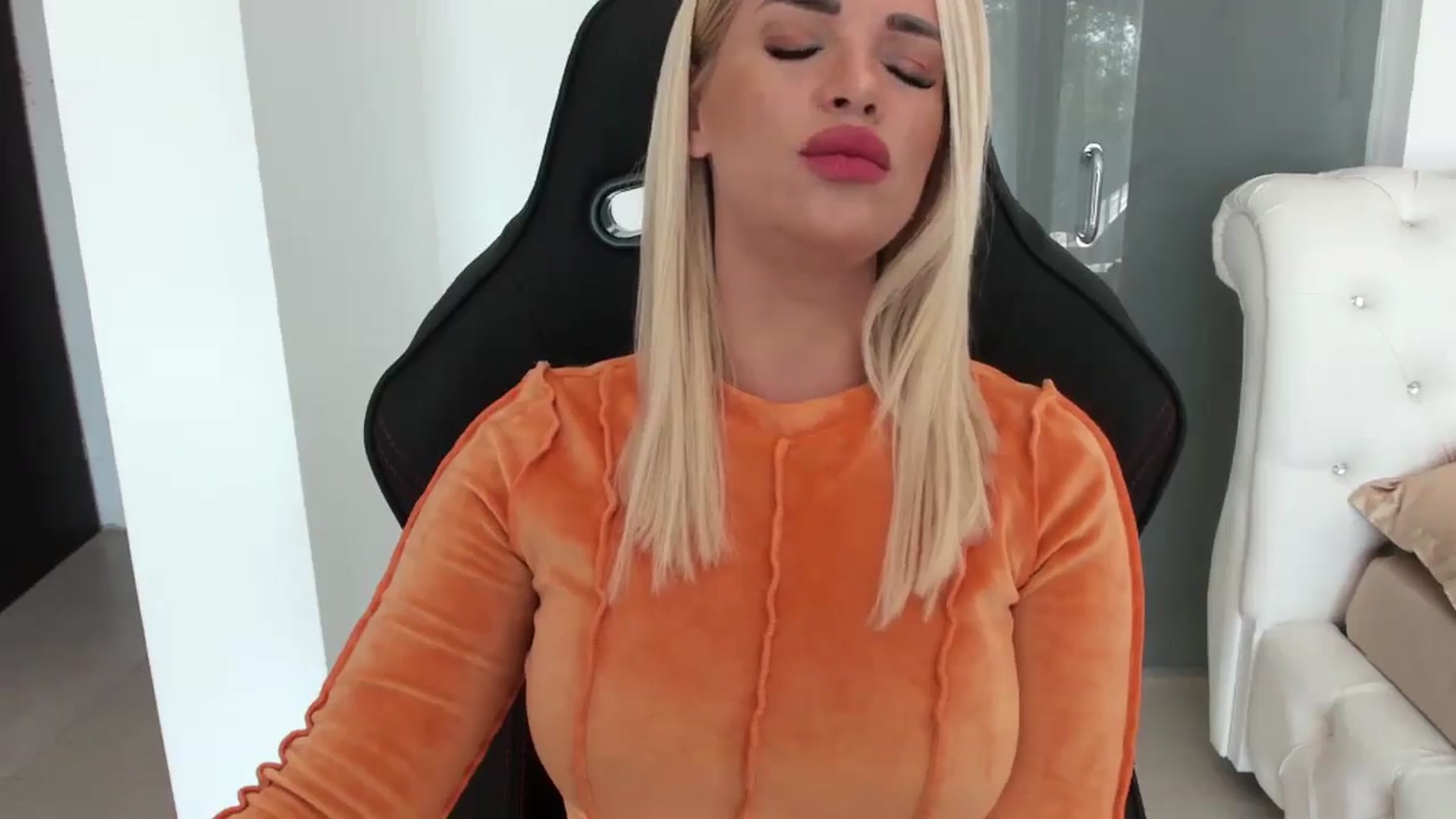 Gallery image thumbnail from Allesia_'s myfreecams stream on, 10/23/2024, 10:48 image 6 of 20