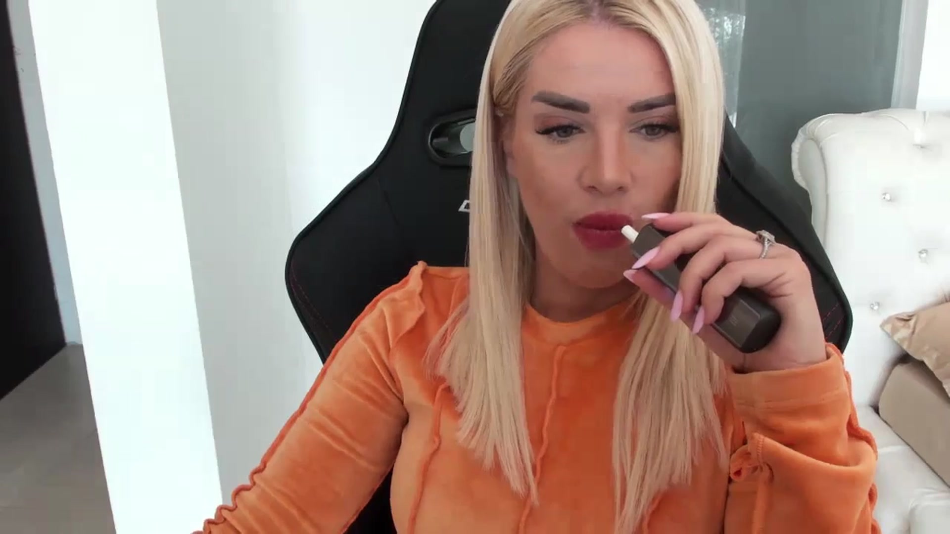 Gallery image thumbnail from Allesia_'s myfreecams stream on, 10/23/2024, 10:48 image 4 of 20
