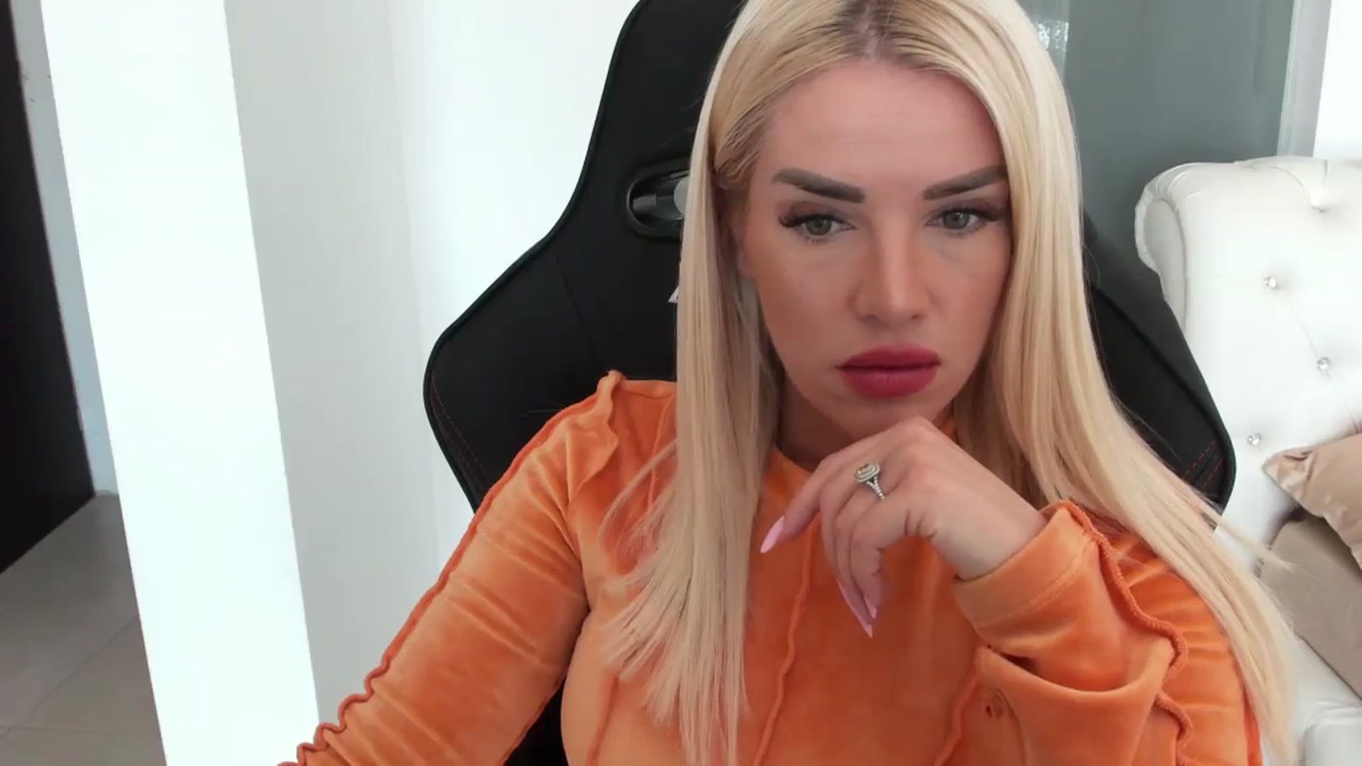 Gallery image thumbnail from Allesia_'s myfreecams stream on, 10/23/2024, 10:48 image 3 of 20