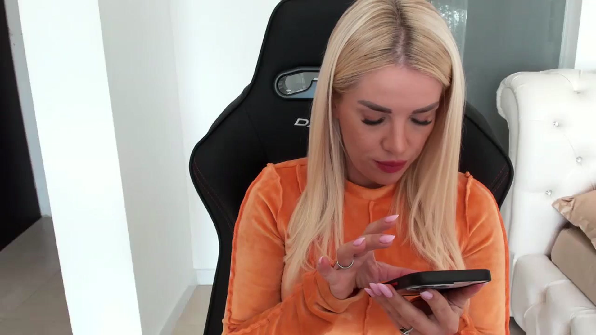 Gallery image thumbnail from Allesia_'s myfreecams stream on, 10/23/2024, 10:48 image 1 of 20