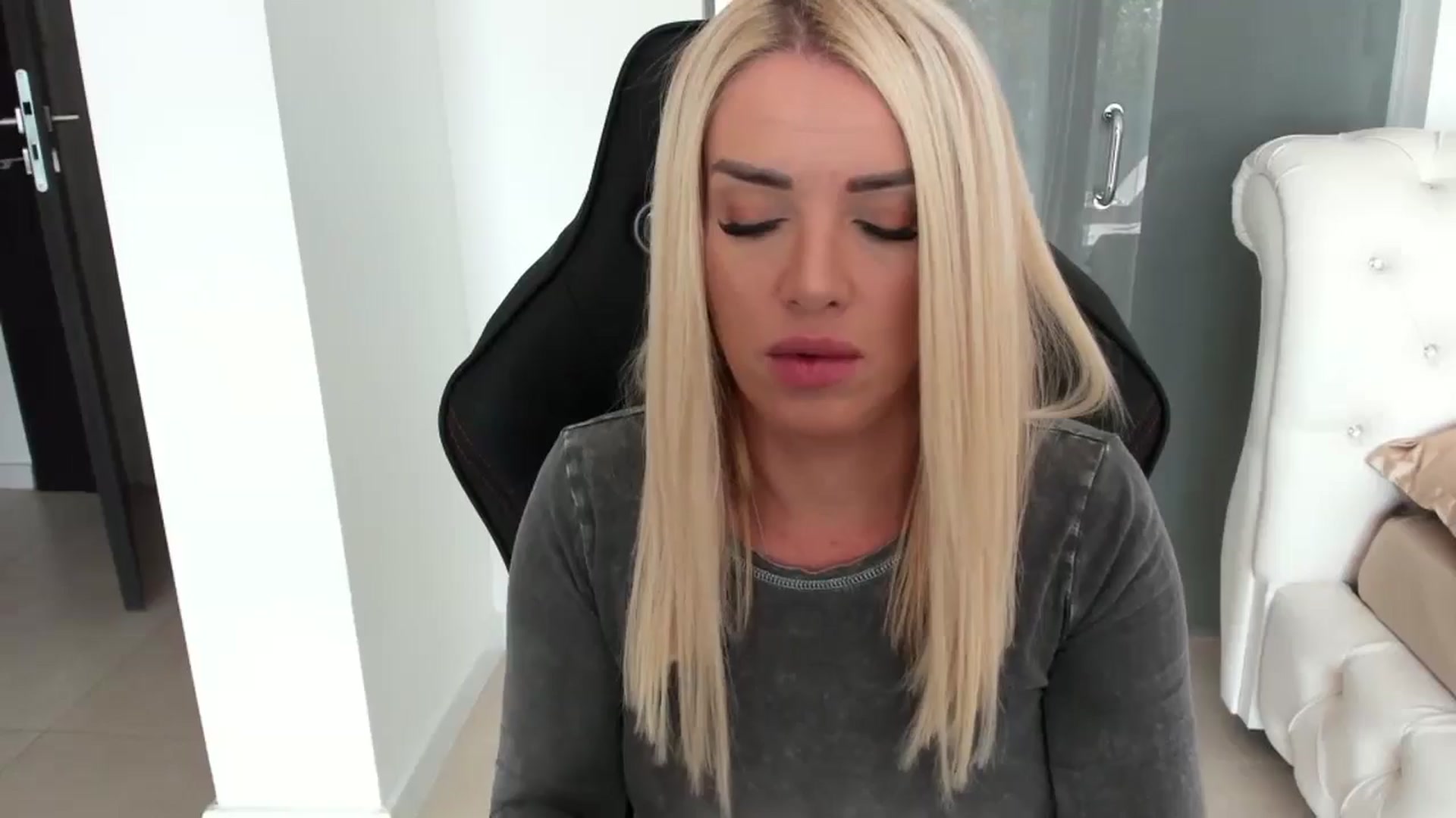 Gallery image thumbnail from Allesia_'s myfreecams stream on, 10/24/2024, 10:40 image 1 of 20