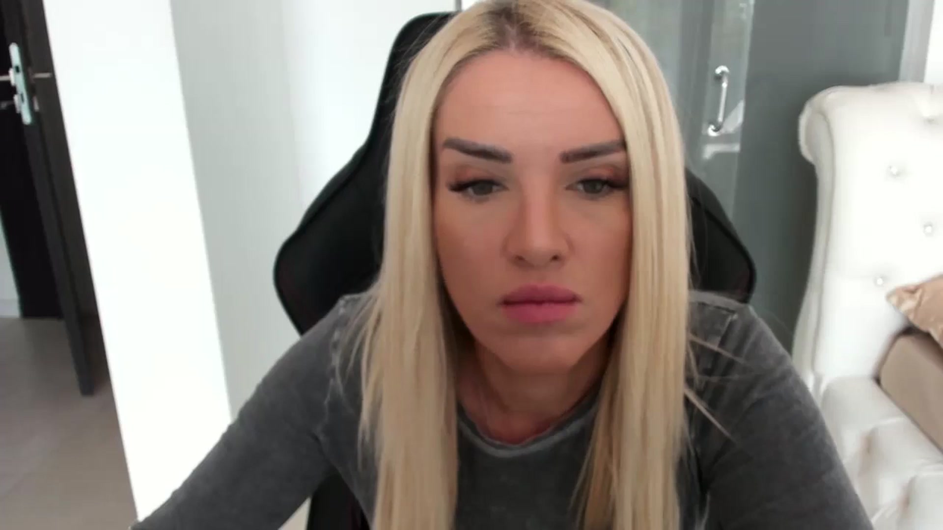 Gallery image thumbnail from Allesia_'s myfreecams stream on, 10/24/2024, 10:40 image 7 of 20