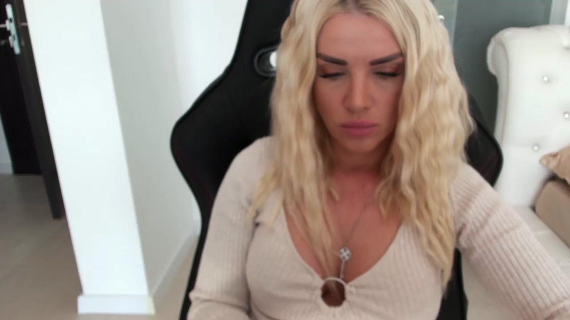 Gallery image thumbnail from Allesia_'s myfreecams stream on, 10/27/2024, 11:47 image 5 of 20