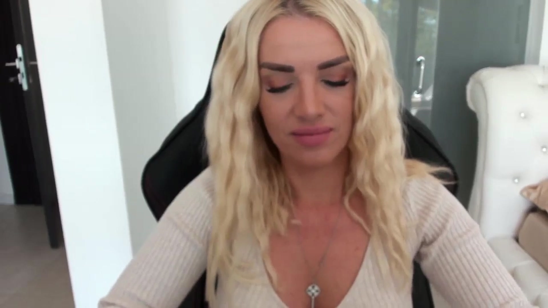 Gallery image thumbnail from Allesia_'s myfreecams stream on, 10/27/2024, 11:47 image 7 of 20