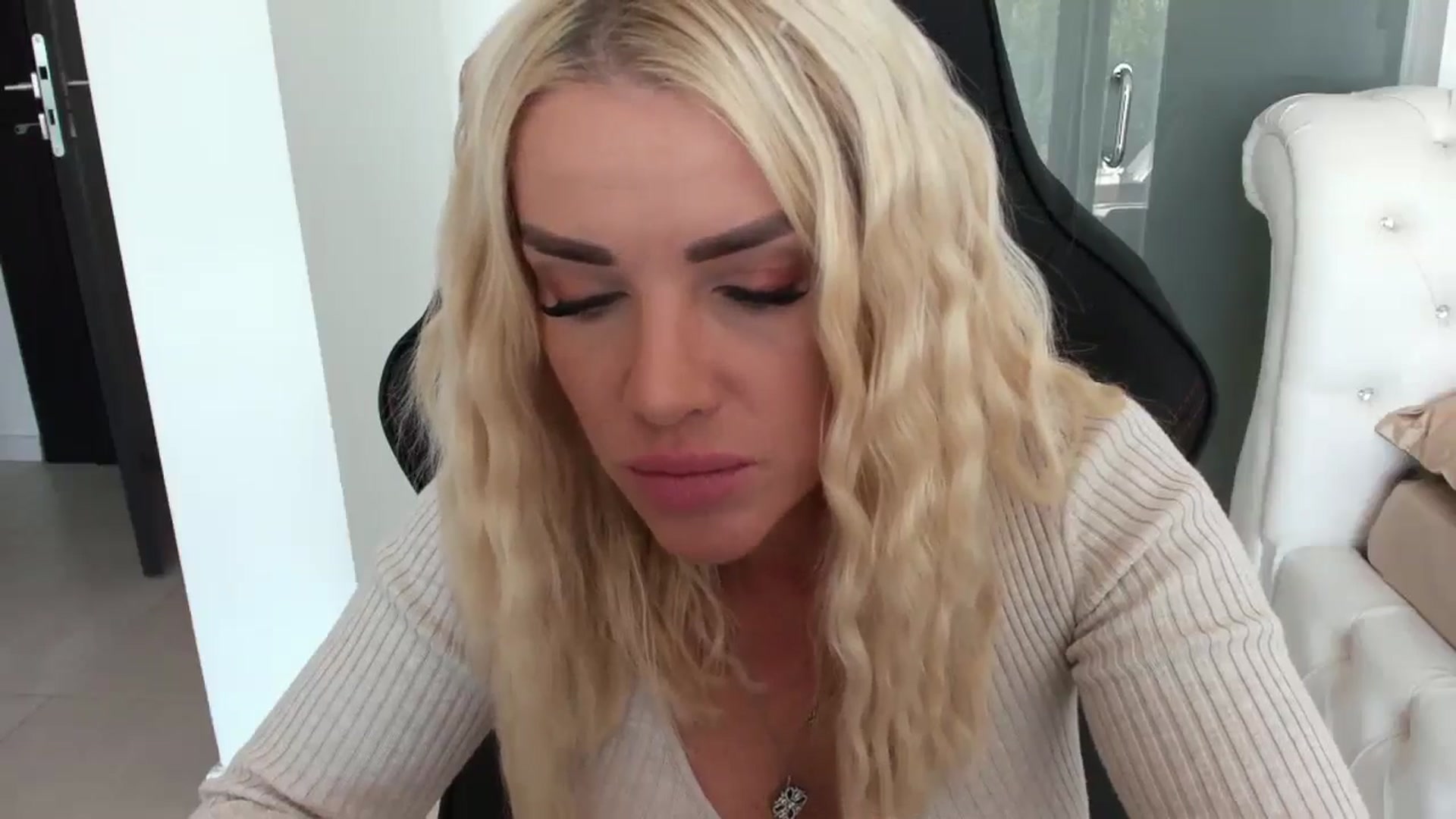 Gallery image thumbnail from Allesia_'s myfreecams stream on, 10/27/2024, 11:47 image 12 of 20