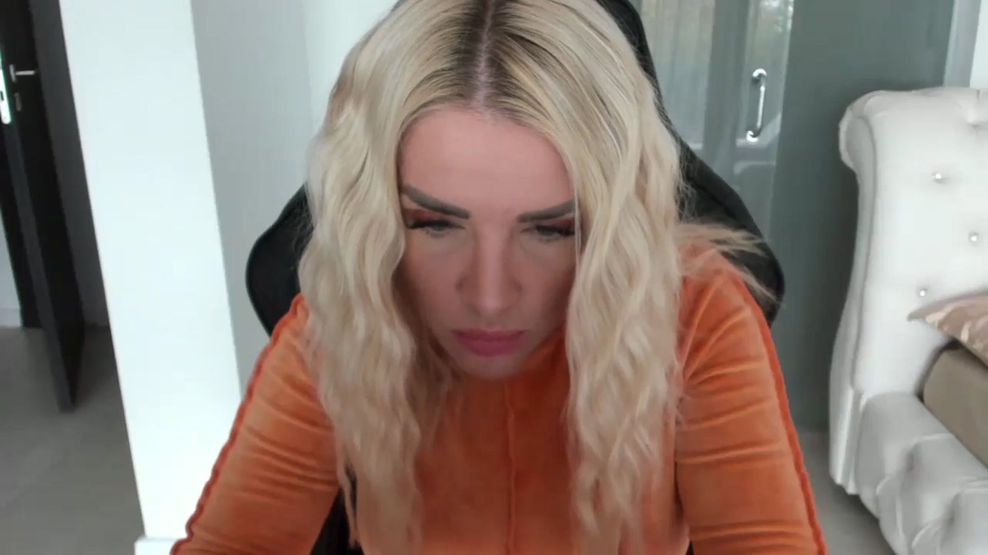 Gallery image thumbnail from Allesia_'s myfreecams stream on, 10/30/2024, 10:39 image 8 of 20