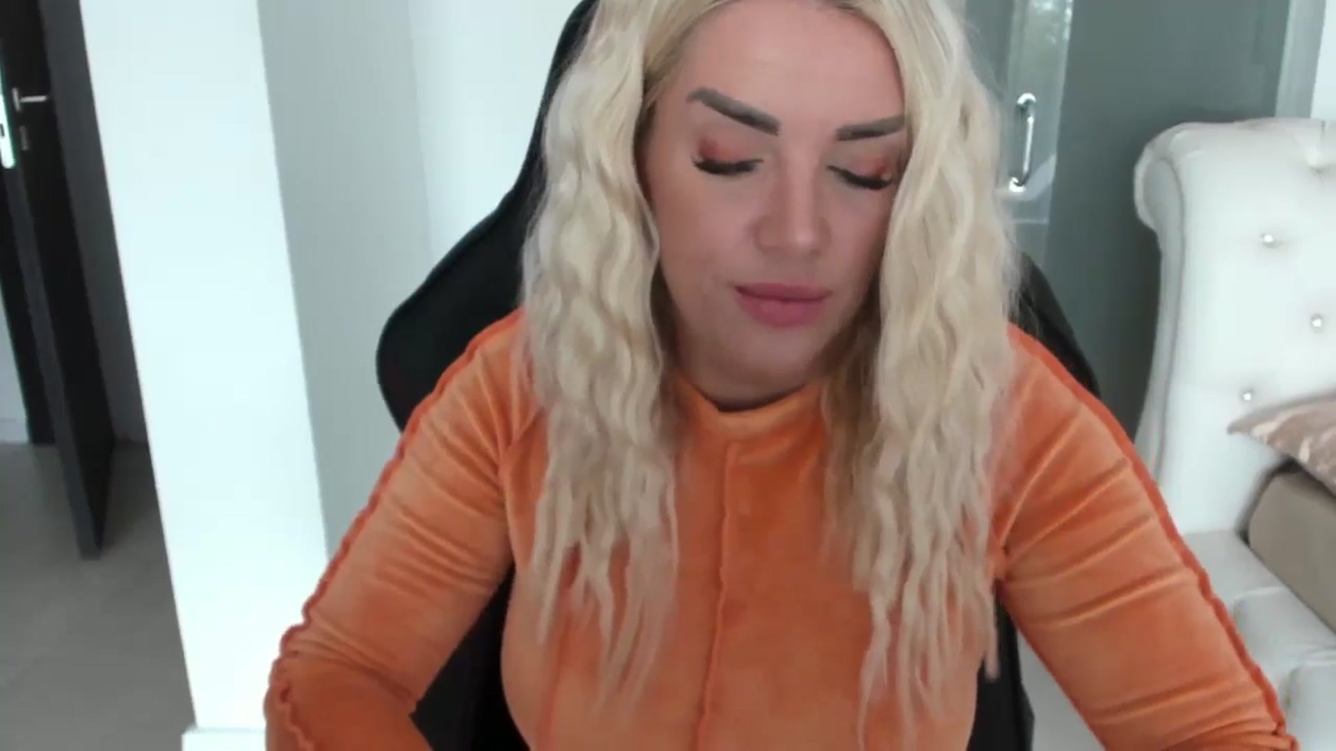 Gallery image thumbnail from Allesia_'s myfreecams stream on, 10/30/2024, 10:39 image 17 of 20