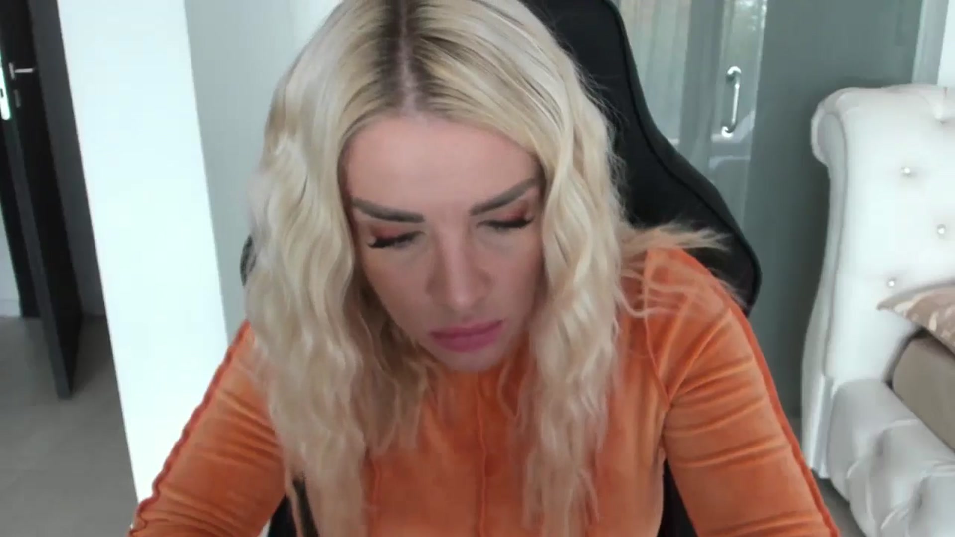 Gallery image thumbnail from Allesia_'s myfreecams stream on, 10/30/2024, 10:39 image 9 of 20