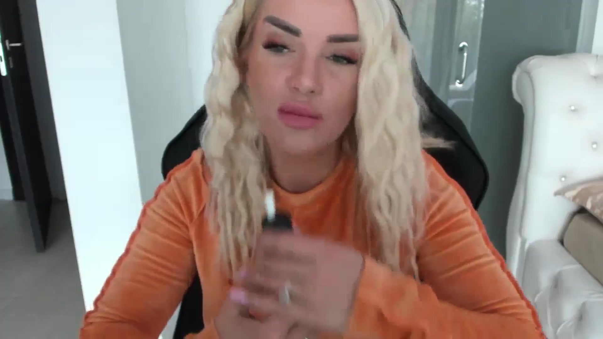 Gallery image thumbnail from Allesia_'s myfreecams stream on, 10/30/2024, 10:39 image 14 of 20