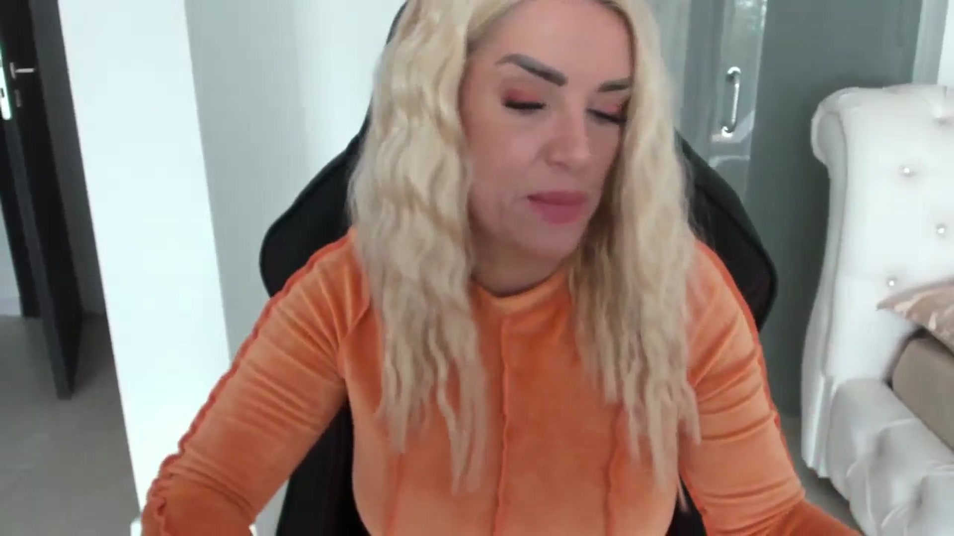 Gallery image thumbnail from Allesia_'s myfreecams stream on, 10/30/2024, 10:39 image 20 of 20