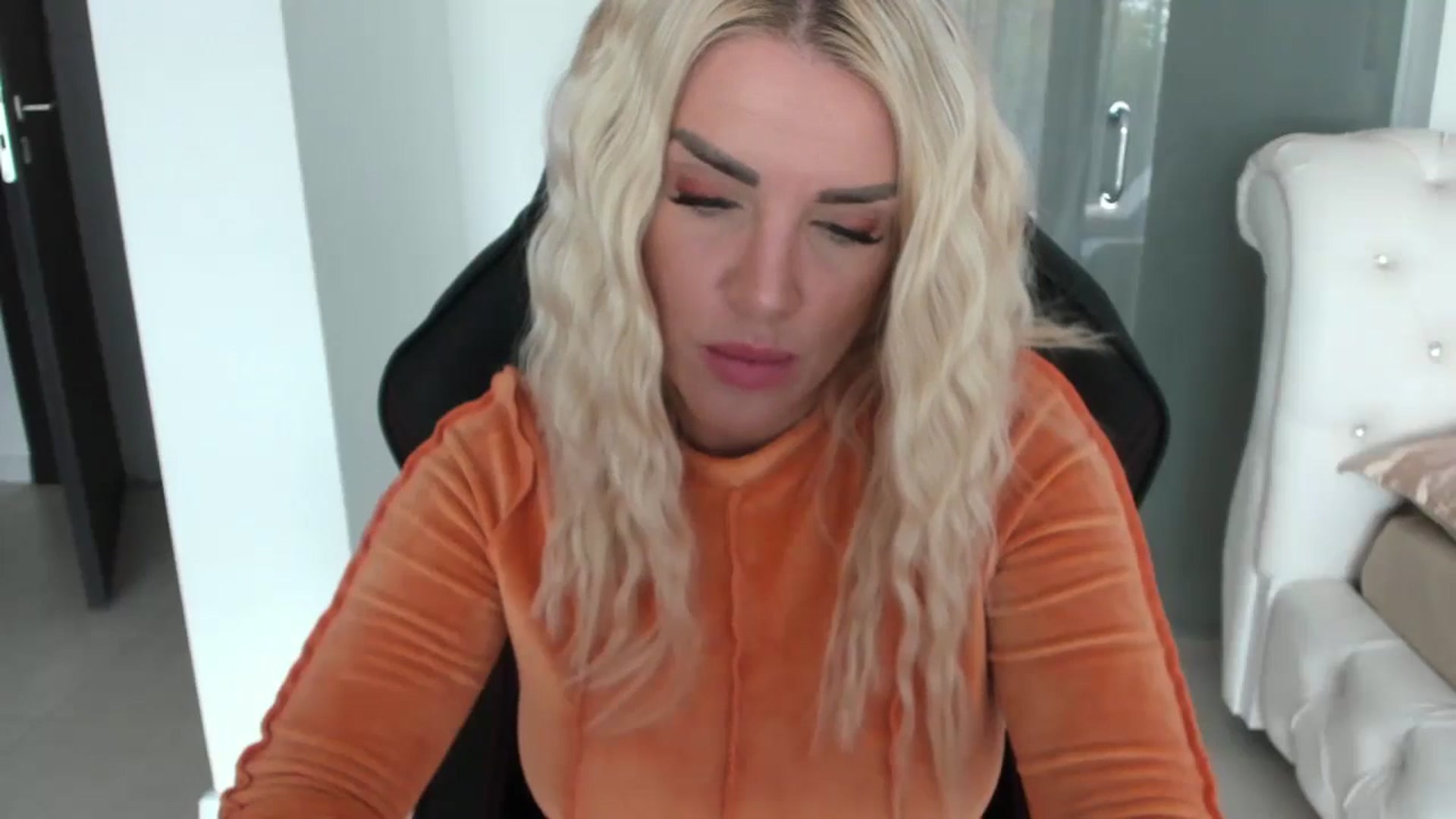 Gallery image thumbnail from Allesia_'s myfreecams stream on, 10/30/2024, 10:39 image 11 of 20