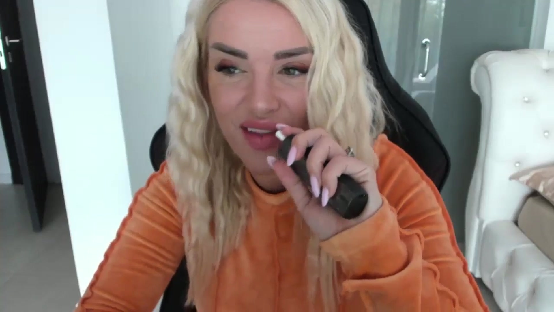 Gallery image thumbnail from Allesia_'s myfreecams stream on, 10/30/2024, 10:39 image 15 of 20