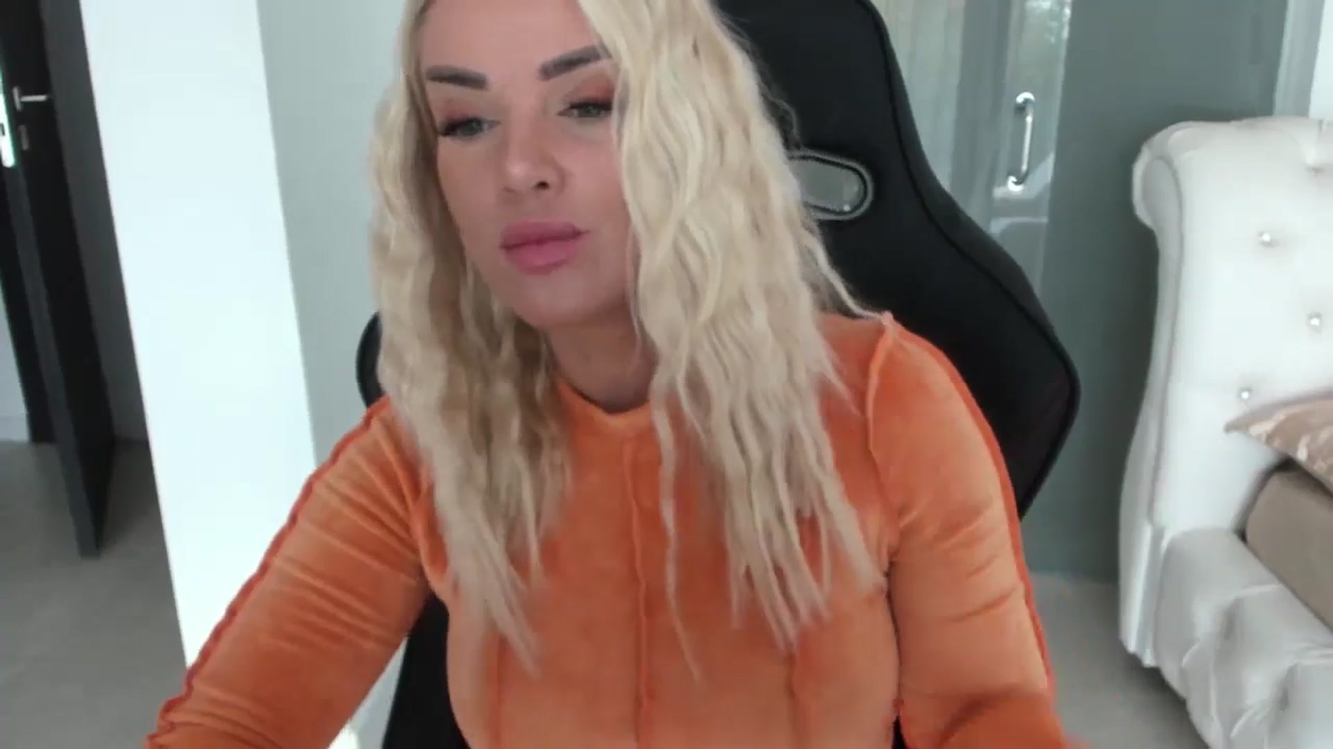 Gallery image thumbnail from Allesia_'s myfreecams stream on, 10/30/2024, 10:39 image 19 of 20