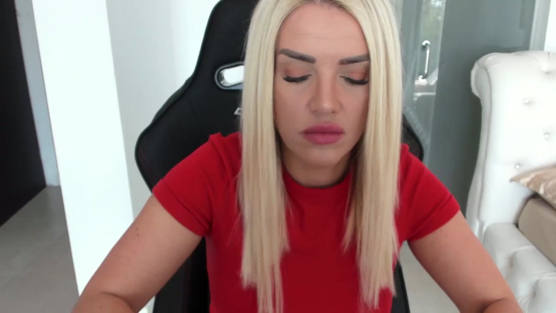 Gallery image thumbnail from Allesia_'s myfreecams stream on, 10/31/2024, 11:43 image 7 of 20