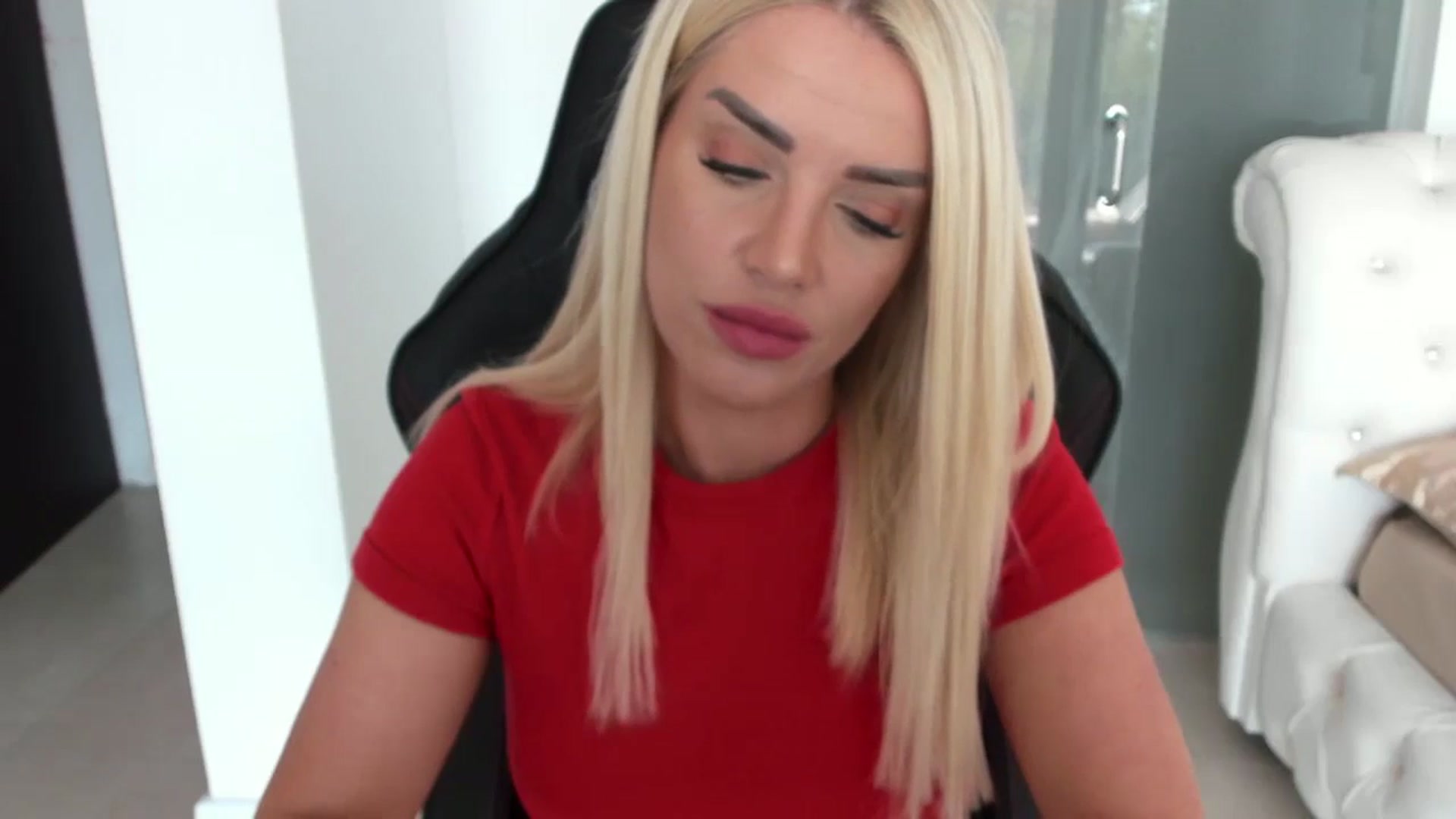 Gallery image thumbnail from Allesia_'s myfreecams stream on, 10/31/2024, 11:43 image 14 of 20
