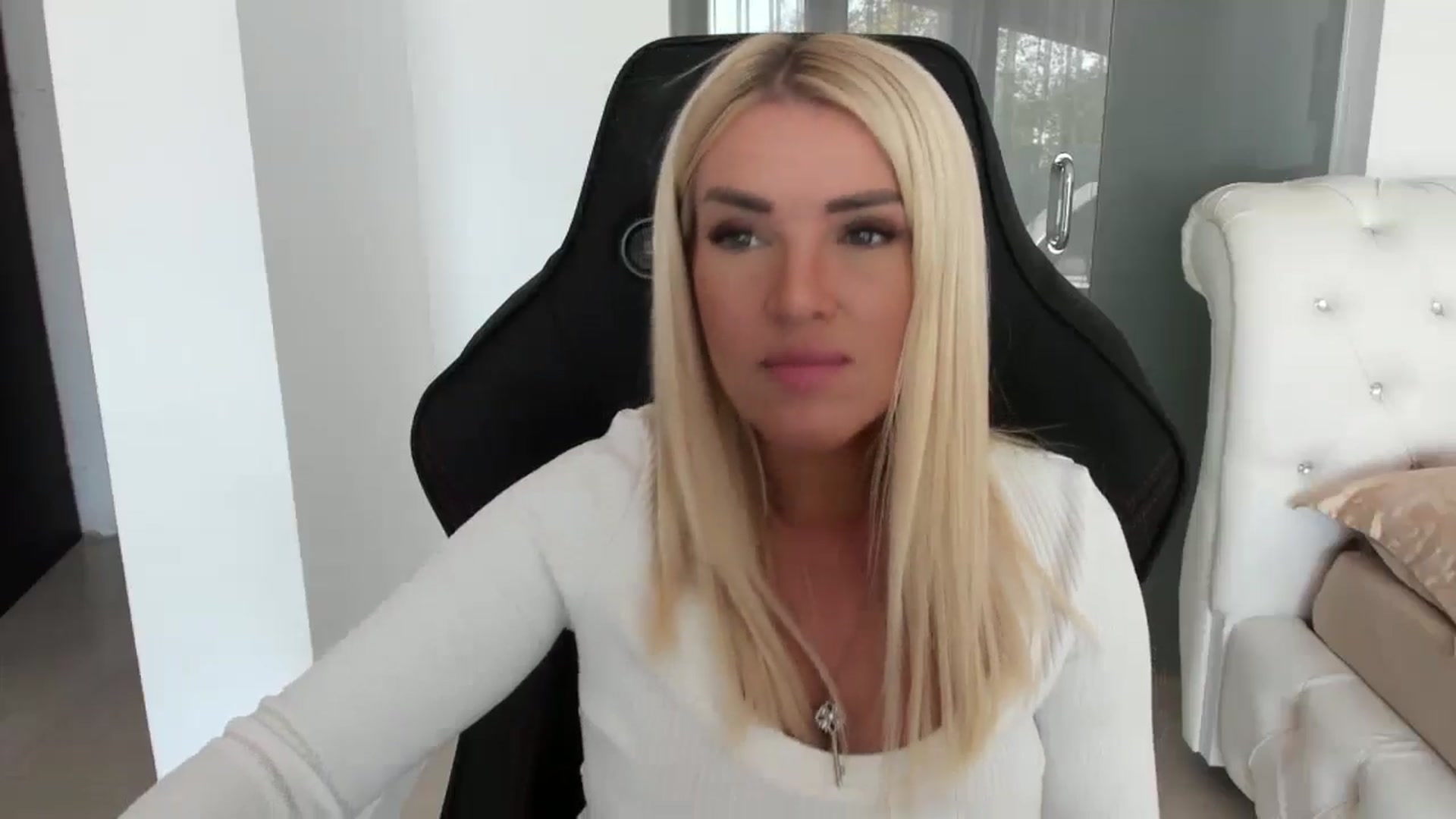 Gallery image thumbnail from Allesia_'s myfreecams stream on, 11/01/2024, 11:19 image 19 of 20