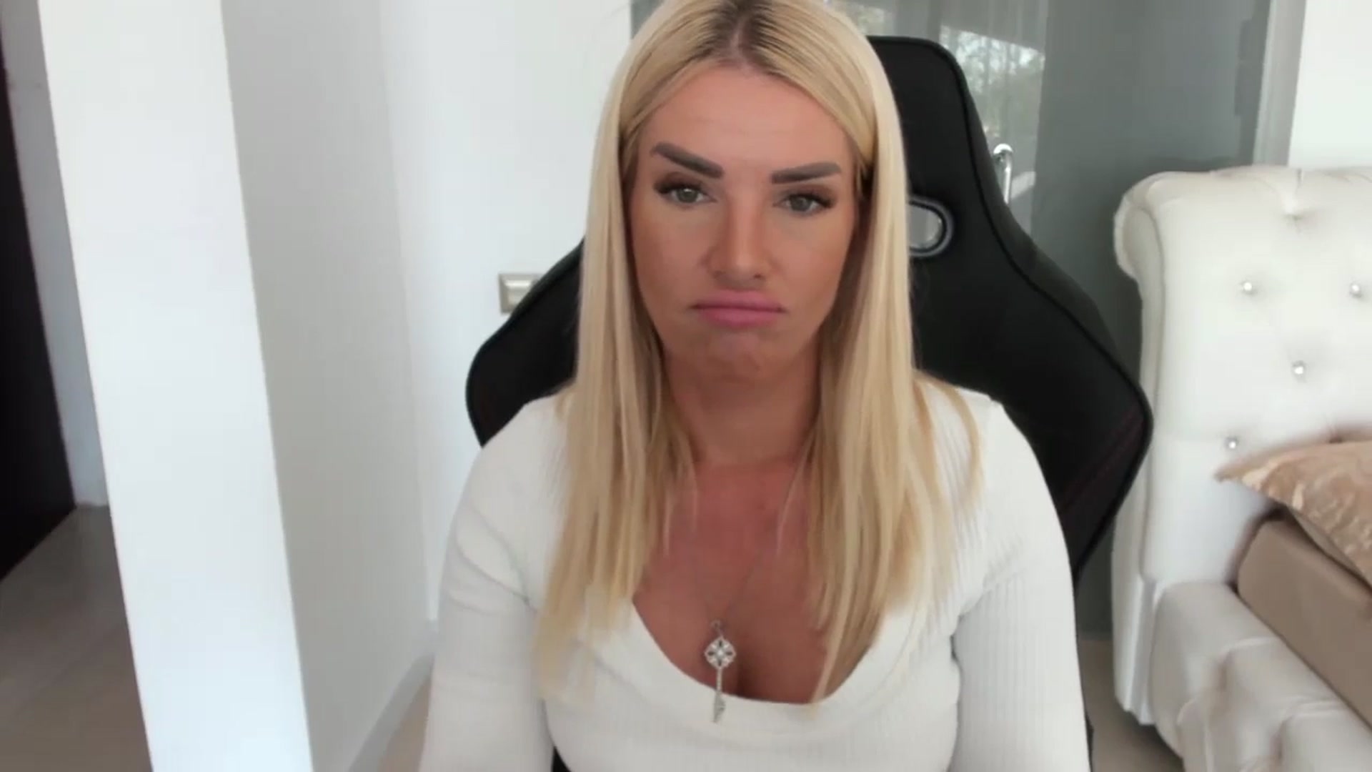 Gallery image thumbnail from Allesia_'s myfreecams stream on, 11/01/2024, 11:19 image 16 of 20