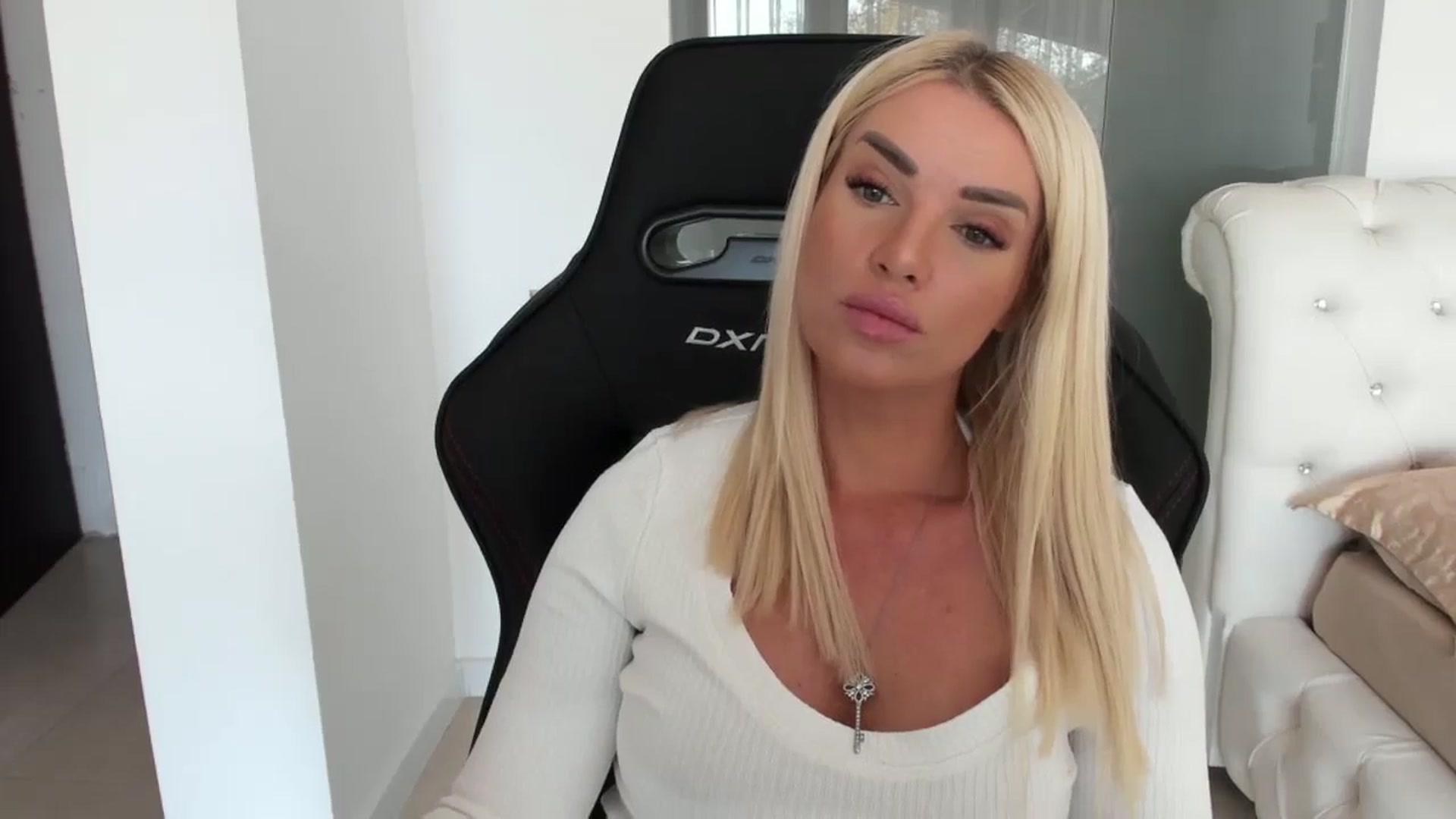 Gallery image thumbnail from Allesia_'s myfreecams stream on, 11/01/2024, 11:19 image 18 of 20