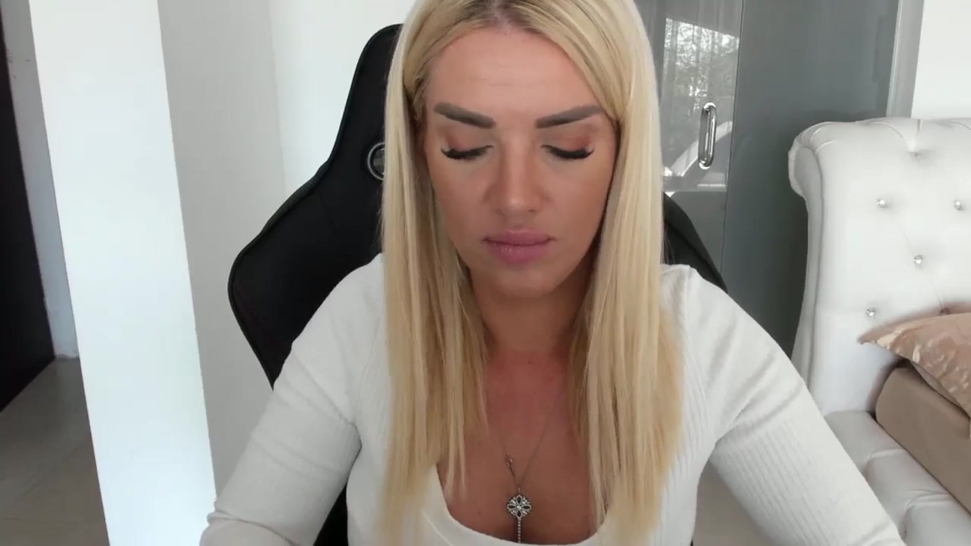 Gallery image thumbnail from Allesia_'s myfreecams stream on, 11/01/2024, 11:51 image 6 of 20