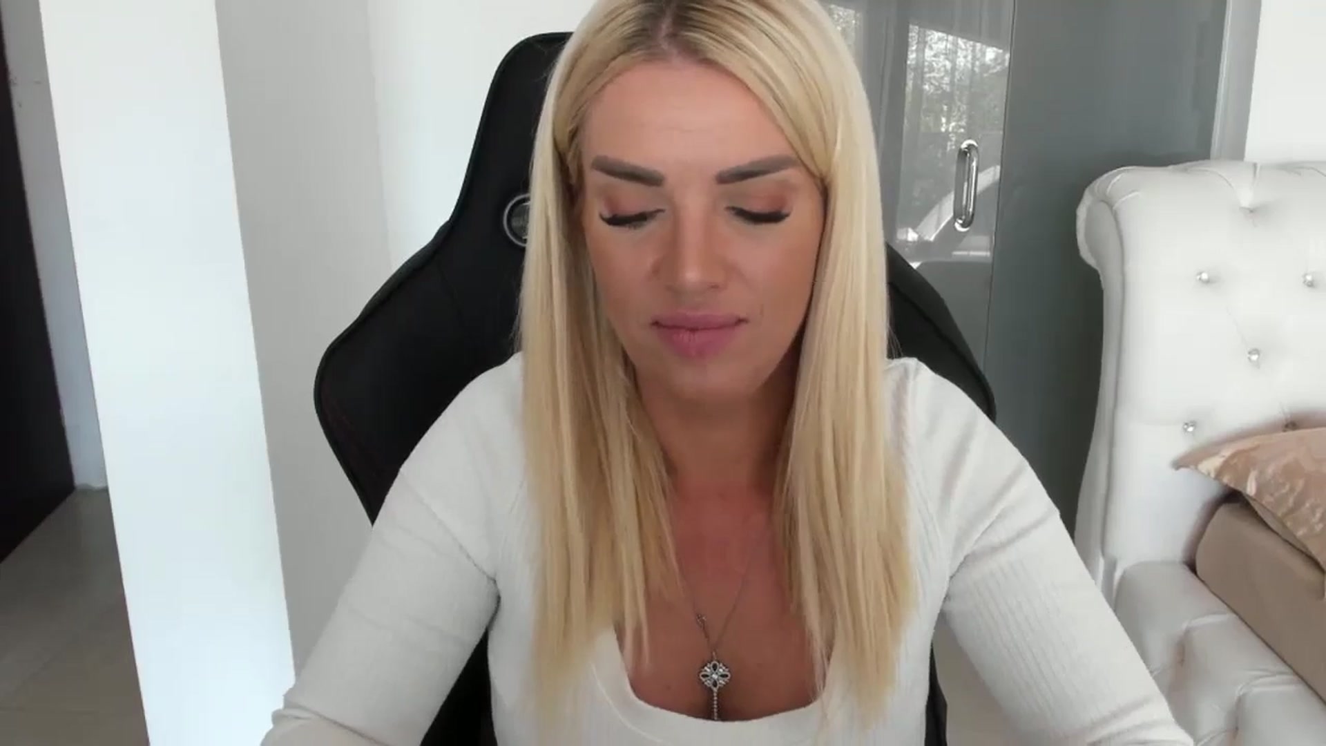 Gallery image thumbnail from Allesia_'s myfreecams stream on, 11/01/2024, 11:51 image 5 of 20