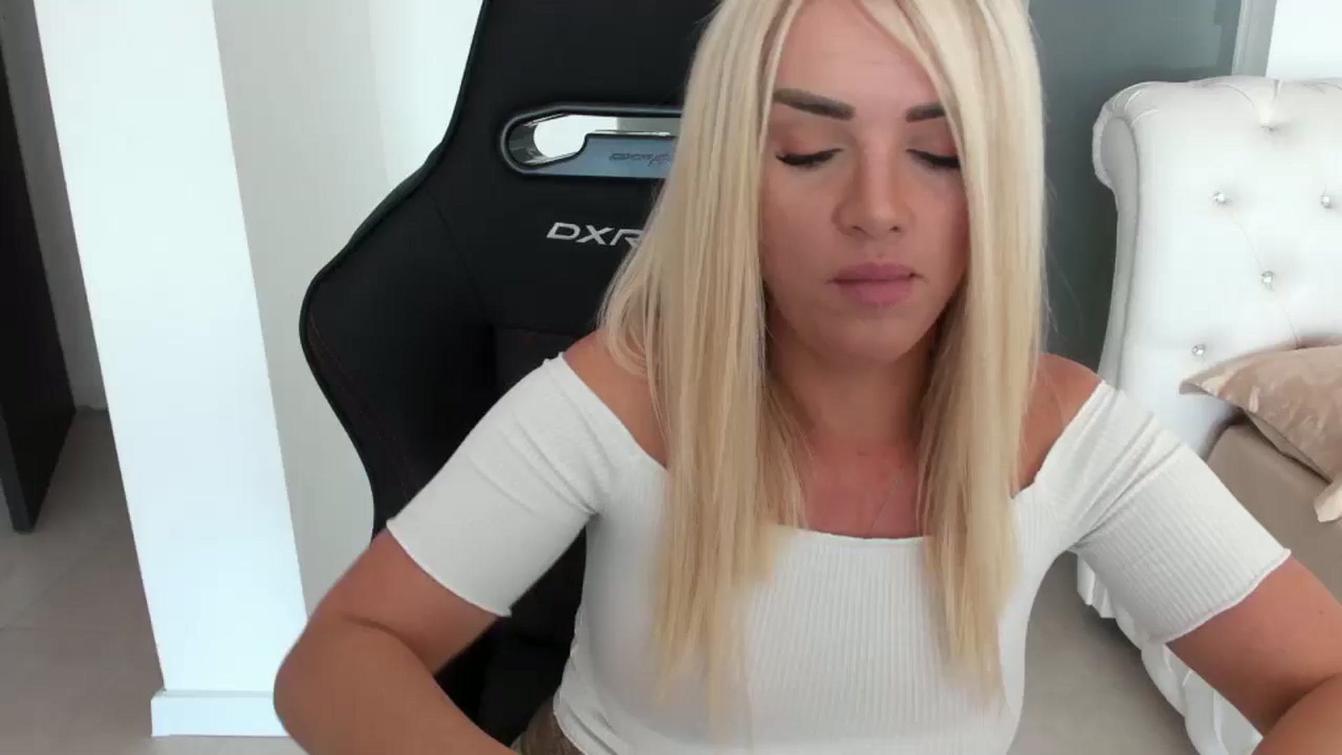 Gallery image thumbnail from Allesia_'s myfreecams stream on, 11/02/2024, 12:40 image 2 of 20