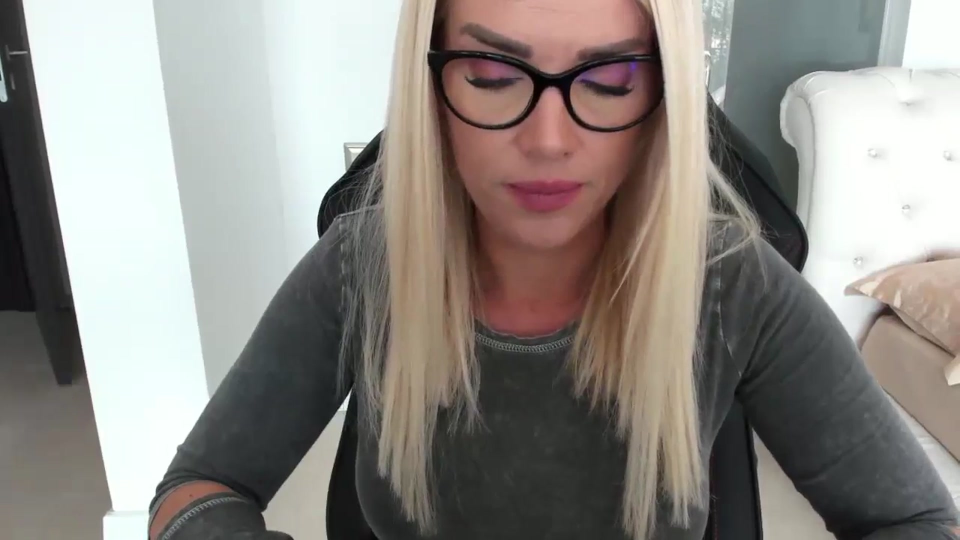 Gallery image thumbnail from Allesia_'s myfreecams stream on, 11/04/2024, 11:27 image 14 of 20