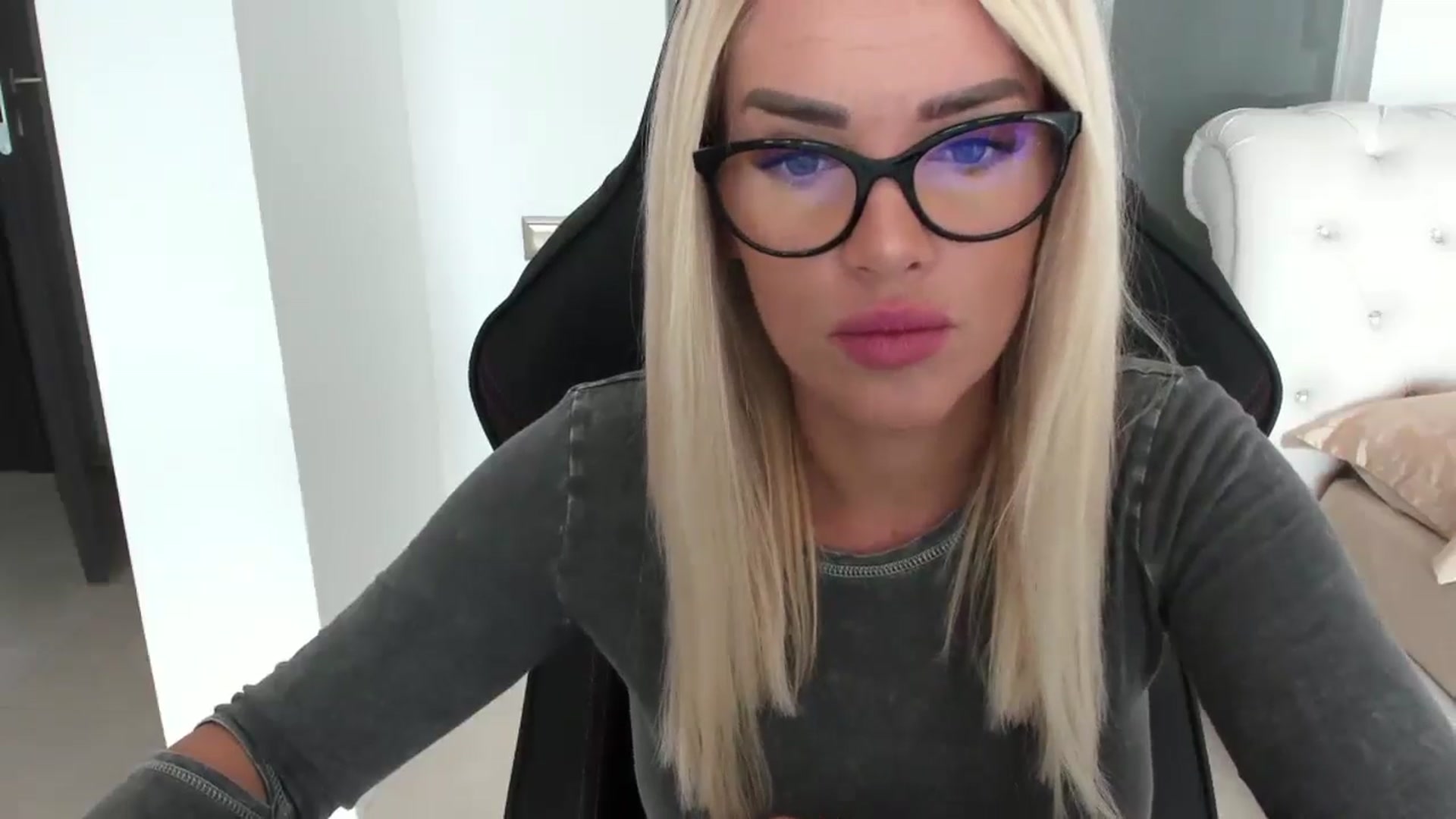 Gallery image thumbnail from Allesia_'s myfreecams stream on, 11/04/2024, 11:27 image 7 of 20