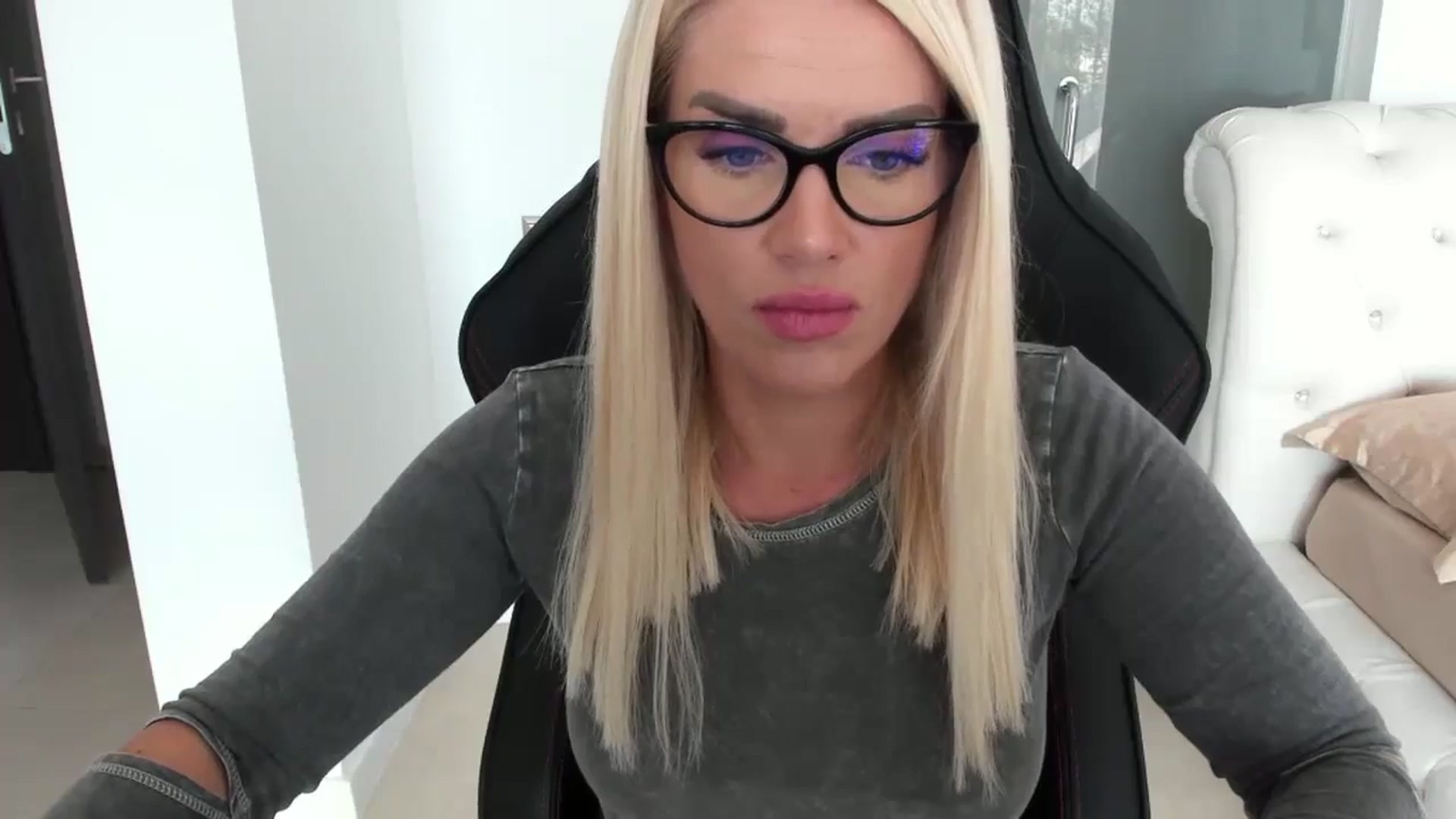 Gallery image thumbnail from Allesia_'s myfreecams stream on, 11/04/2024, 11:27 image 19 of 20