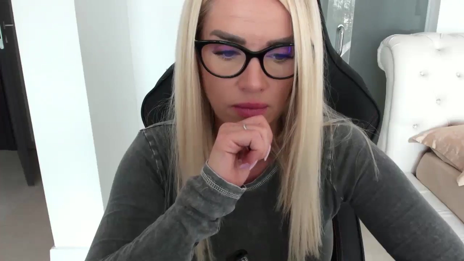 Gallery image thumbnail from Allesia_'s myfreecams stream on, 11/04/2024, 11:27 image 17 of 20