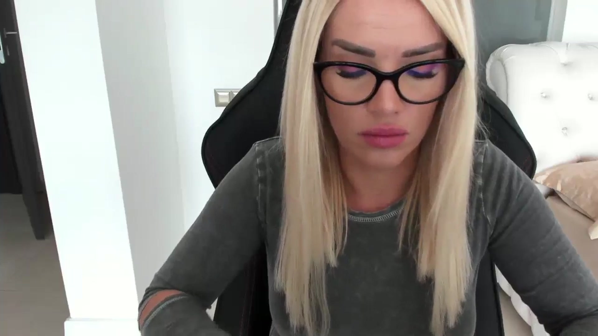 Gallery image thumbnail from Allesia_'s myfreecams stream on, 11/04/2024, 11:27 image 8 of 20