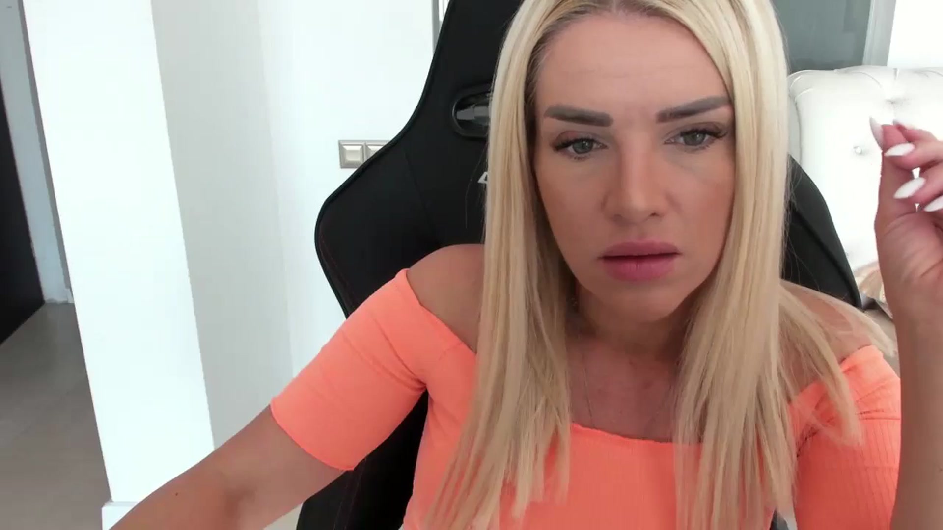 Gallery image thumbnail from Allesia_'s myfreecams stream on, 11/06/2024, 12:00 image 4 of 20