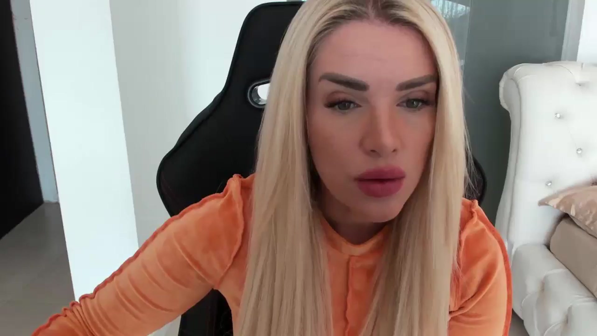 Gallery image thumbnail from Allesia_'s myfreecams stream on, 11/20/2024, 12:03 image 1 of 20