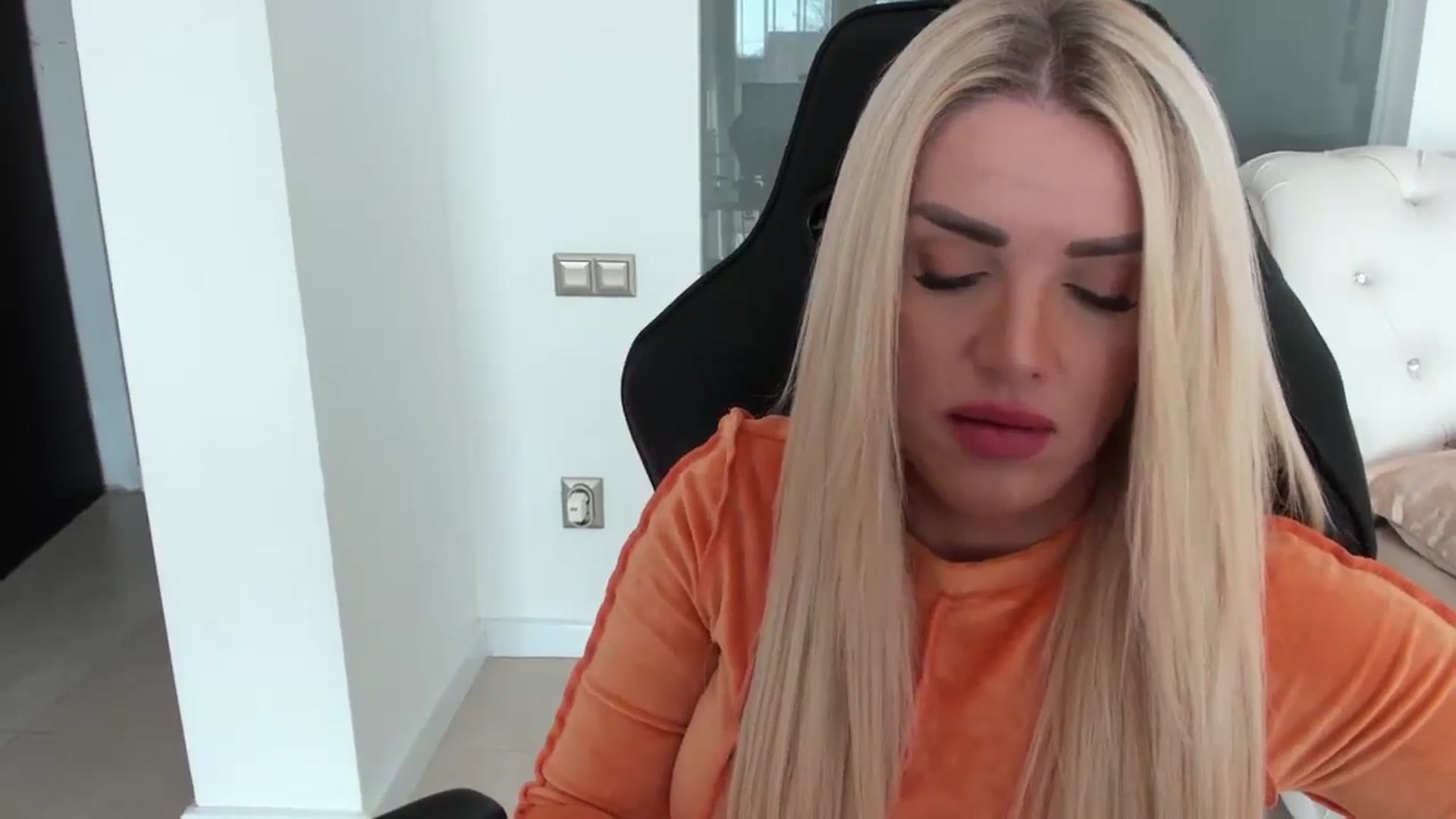 Gallery image thumbnail from Allesia_'s myfreecams stream on, 11/20/2024, 12:03 image 3 of 20
