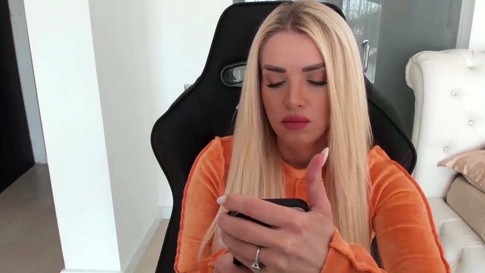 Gallery image thumbnail from Allesia_'s myfreecams stream on, 11/20/2024, 12:03 image 2 of 20