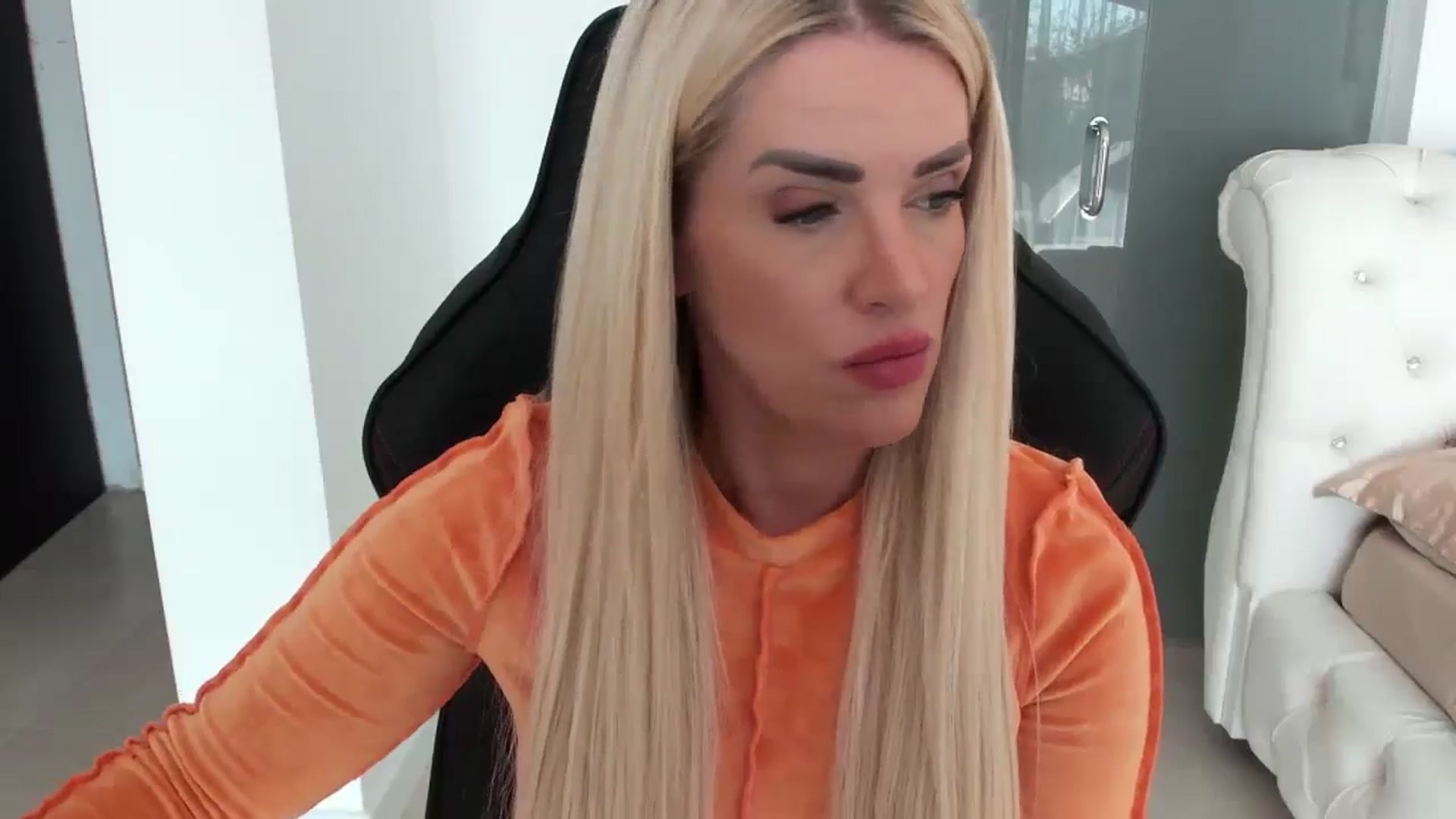 Gallery image thumbnail from Allesia_'s myfreecams stream on, 11/20/2024, 12:03 image 6 of 20
