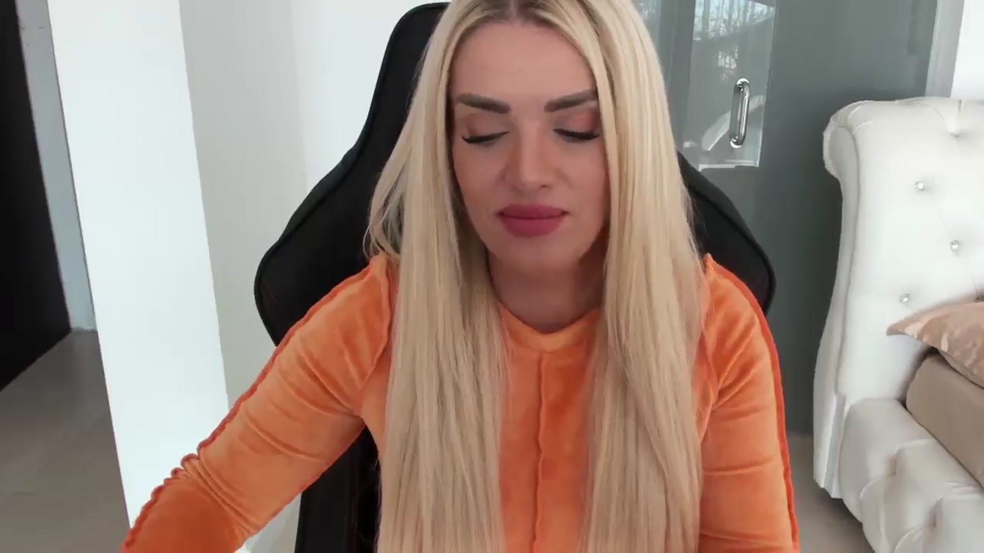Gallery image thumbnail from Allesia_'s myfreecams stream on, 11/20/2024, 12:03 image 10 of 20