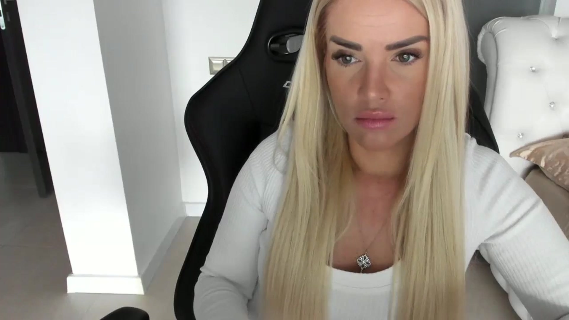 Gallery image thumbnail from Allesia_'s myfreecams stream on, 11/21/2024, 10:45 image 20 of 20