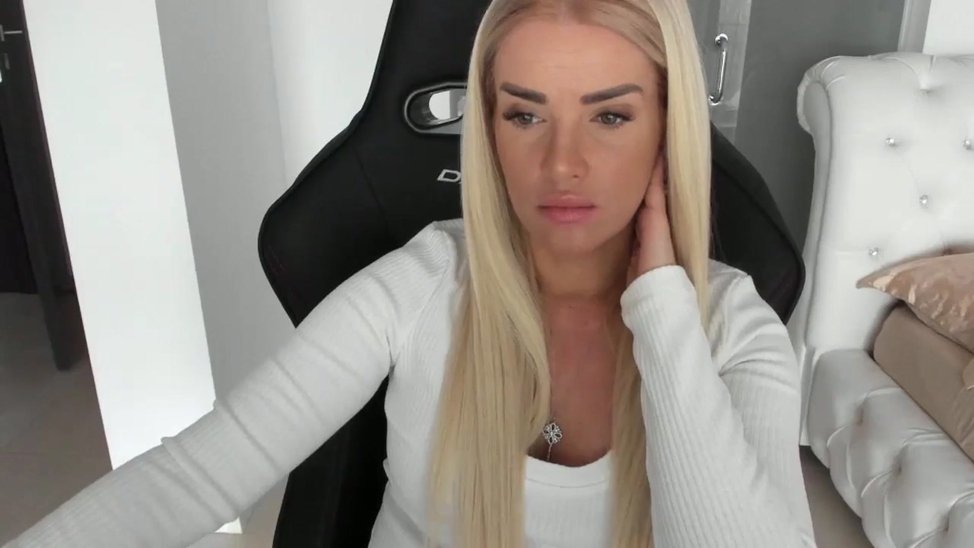 Gallery image thumbnail from Allesia_'s myfreecams stream on, 11/21/2024, 10:45 image 5 of 20