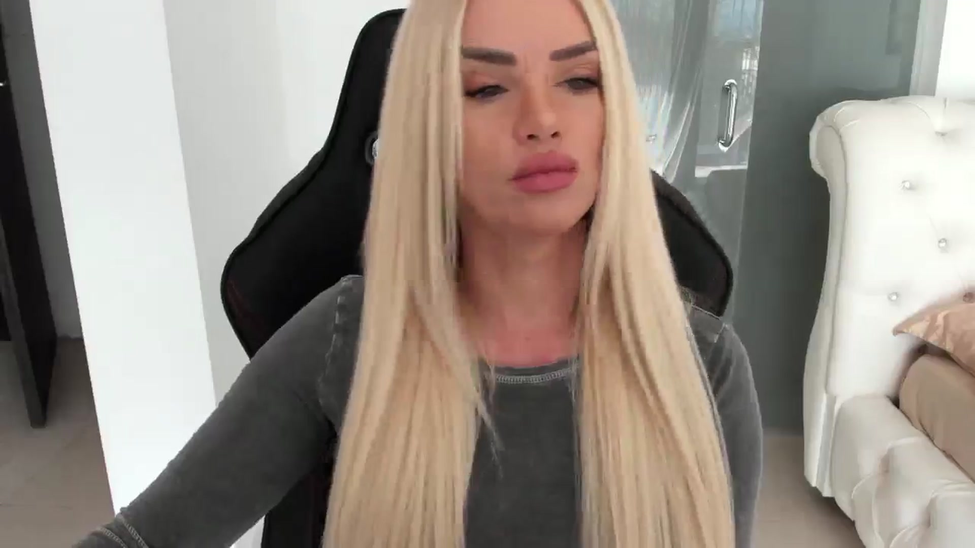 Gallery image thumbnail from Allesia_'s myfreecams stream on, 11/23/2024, 12:08 image 5 of 20