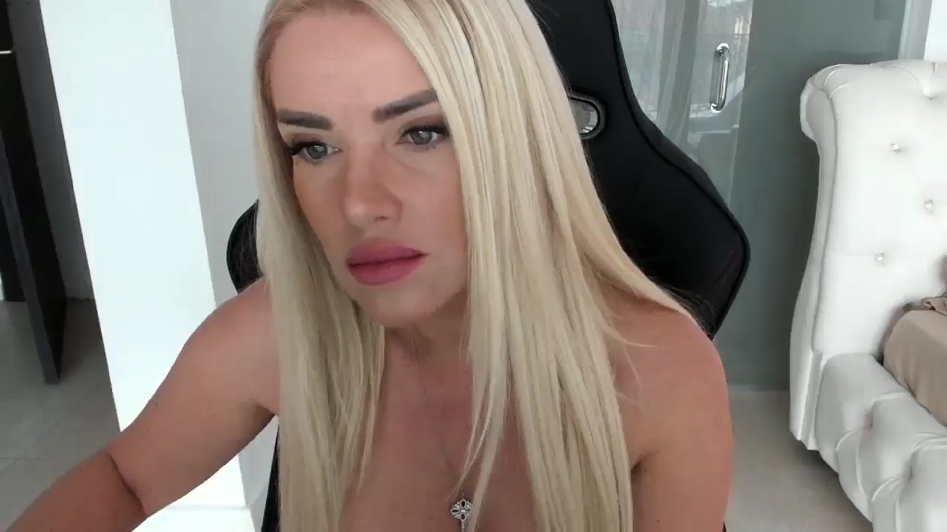 Gallery image thumbnail from Allesia_'s myfreecams stream on, 11/26/2024, 11:05 image 18 of 20