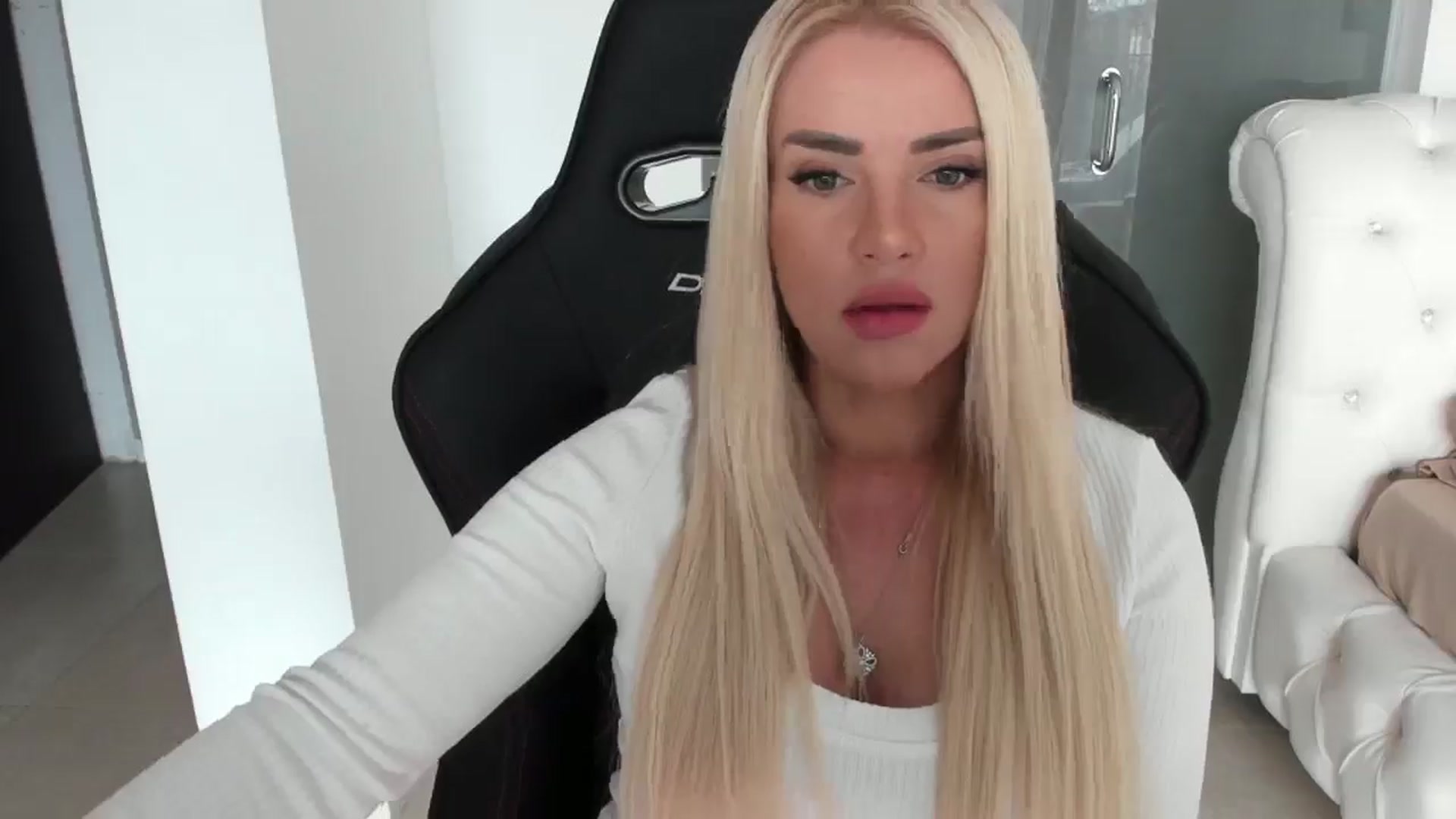 Gallery image thumbnail from Allesia_'s myfreecams stream on, 11/26/2024, 11:05 image 3 of 20