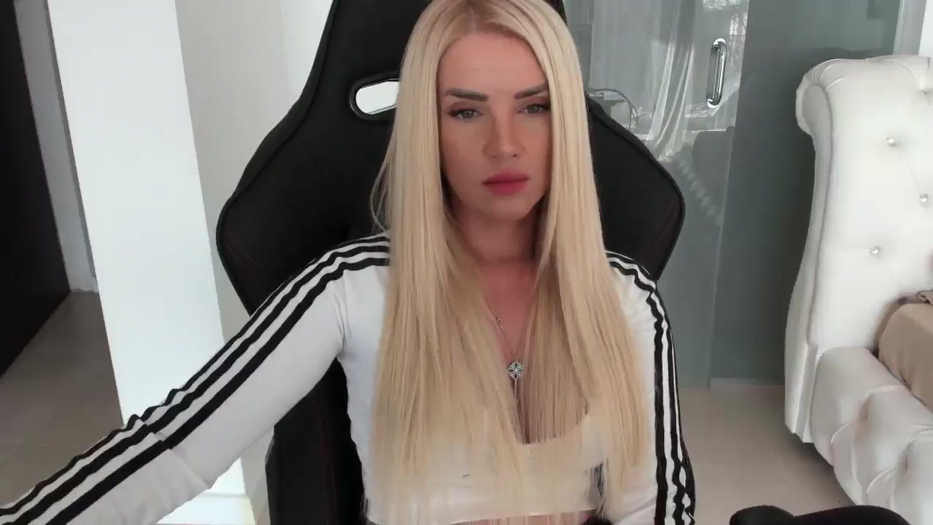 Gallery image thumbnail from Allesia_'s myfreecams stream on, 11/27/2024, 12:06 image 12 of 20
