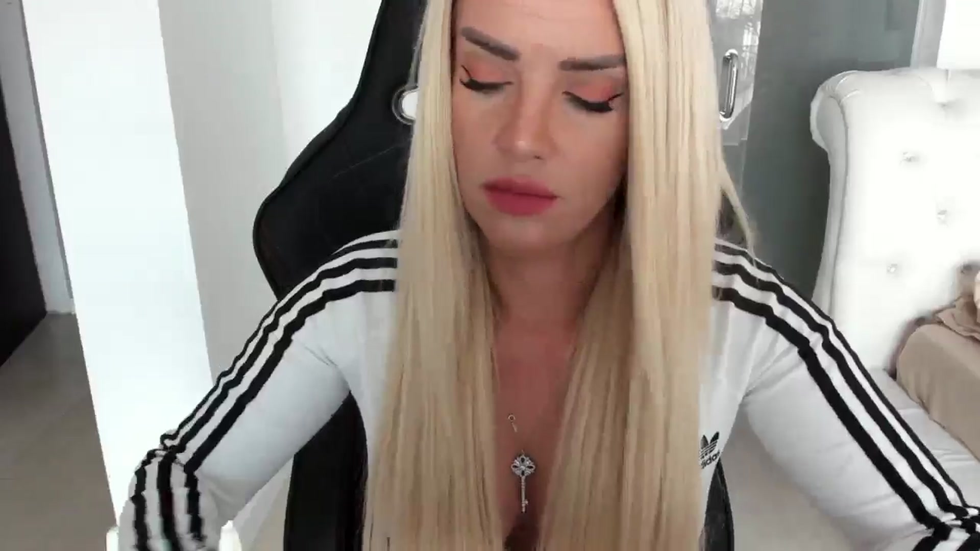 Gallery image thumbnail from Allesia_'s myfreecams stream on, 11/27/2024, 12:06 image 20 of 20