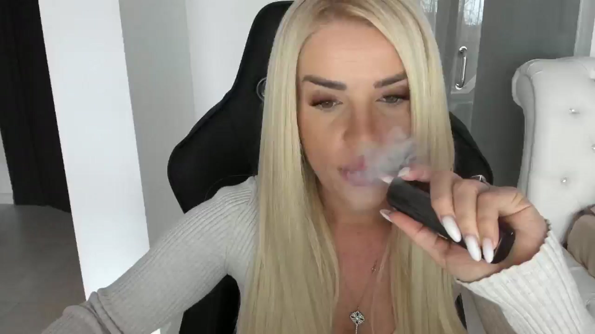 Gallery image thumbnail from Allesia_'s myfreecams stream on, 11/30/2024, 12:28 image 1 of 20