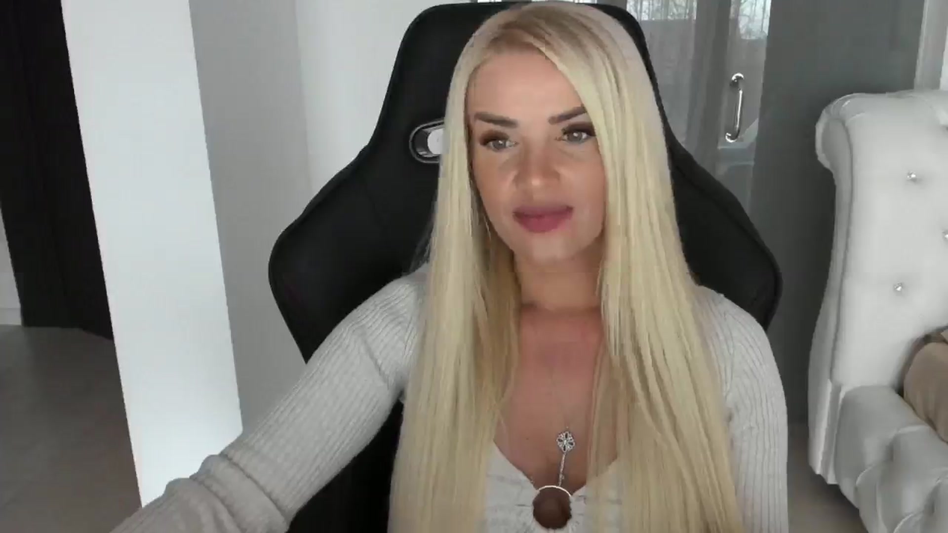 Gallery image thumbnail from Allesia_'s myfreecams stream on, 11/30/2024, 12:28 image 5 of 20
