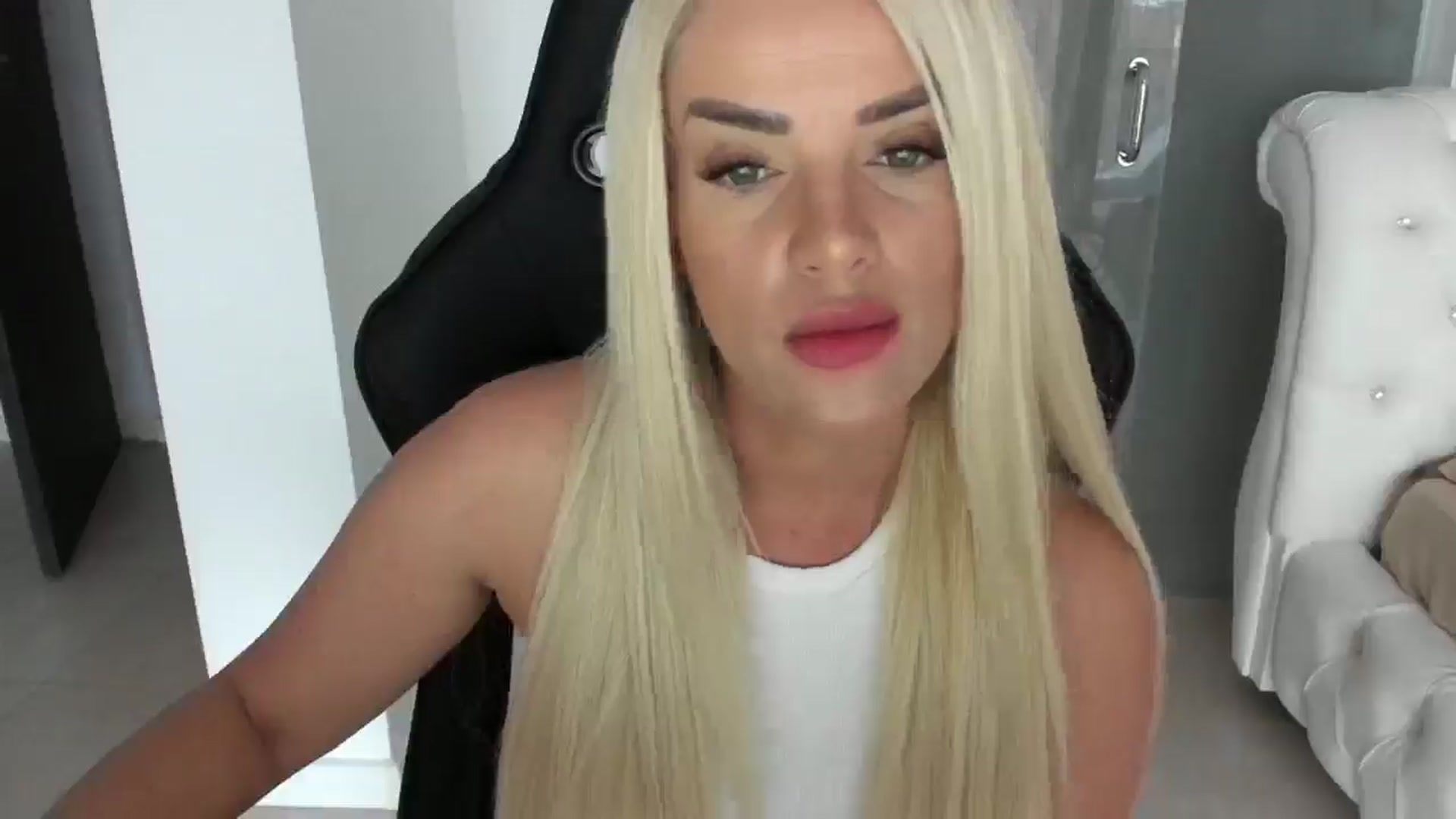 Gallery image thumbnail from Allesia_'s myfreecams stream on, 12/03/2024, 11:04 image 9 of 20