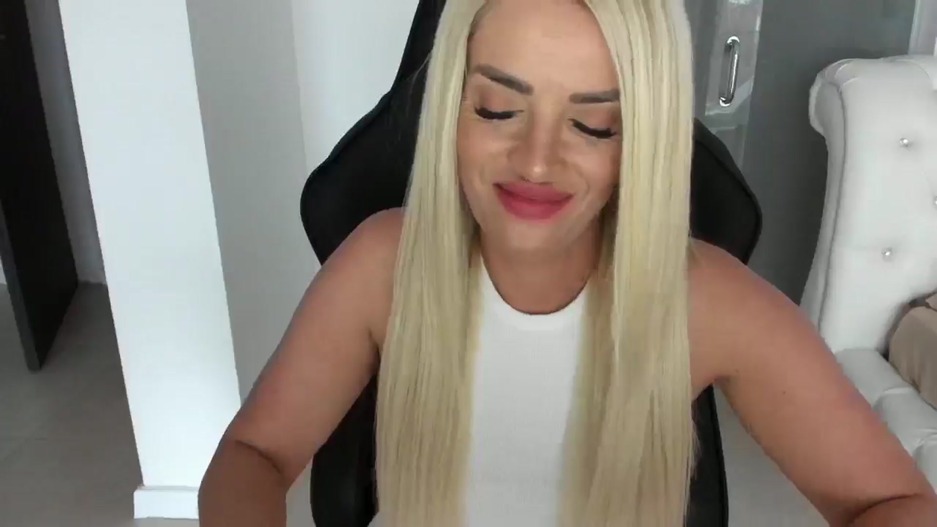Gallery image thumbnail from Allesia_'s myfreecams stream on, 12/03/2024, 11:04 image 19 of 20